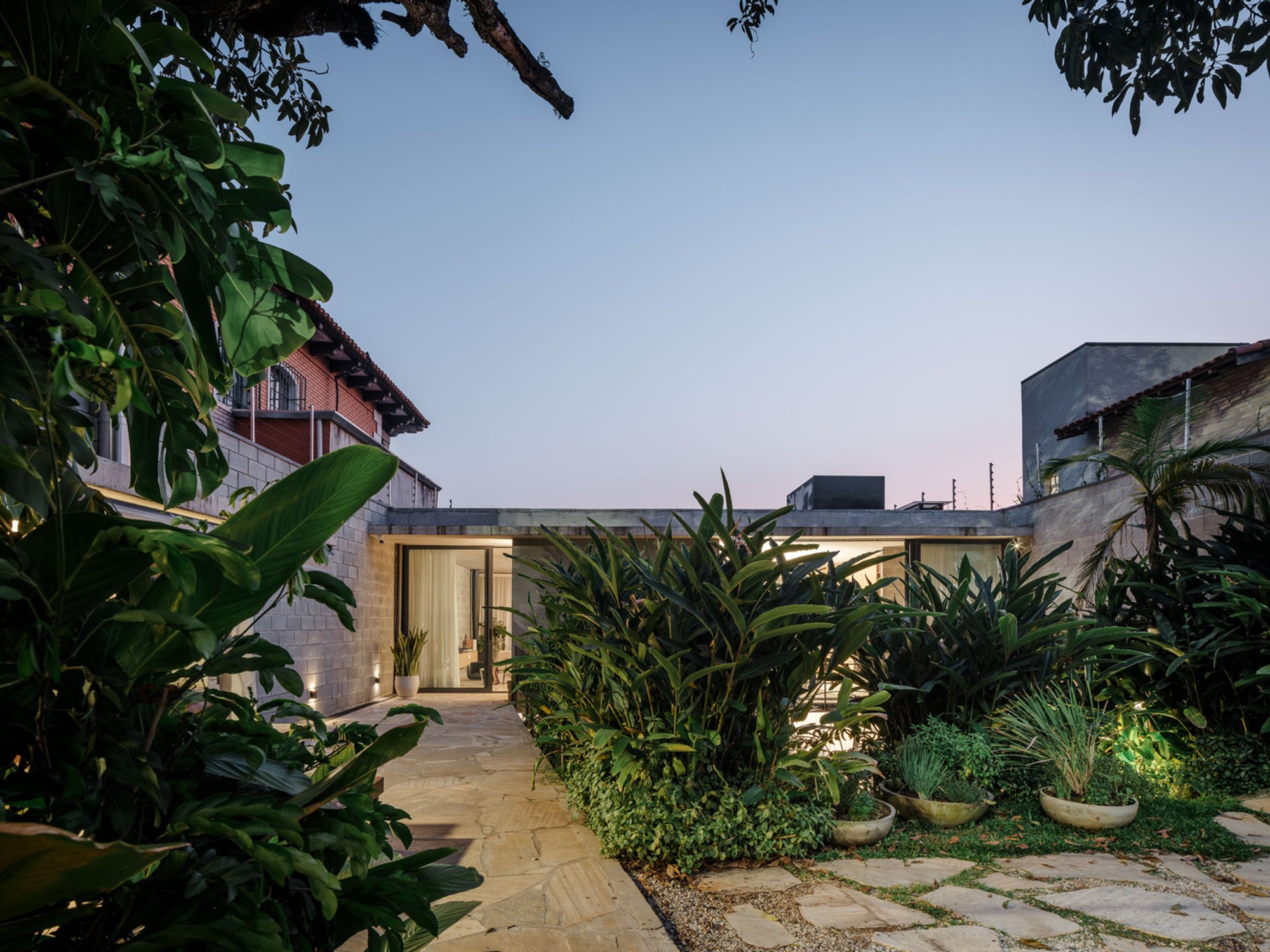 Modern Sustainable Home in São Paulo: Morumbi House by Terra e Tuma