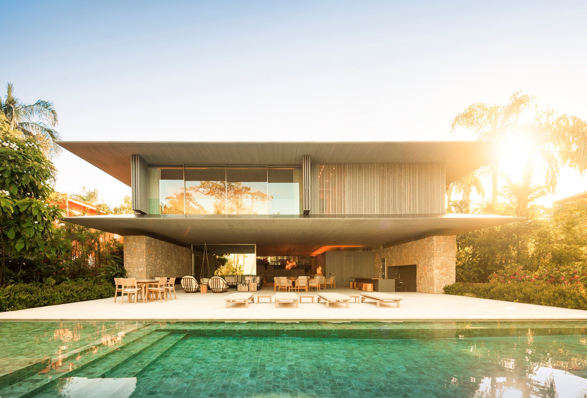 JO Residence by Jacobsen Arquitetura: A Stunning Summer Retreat in Guarujá