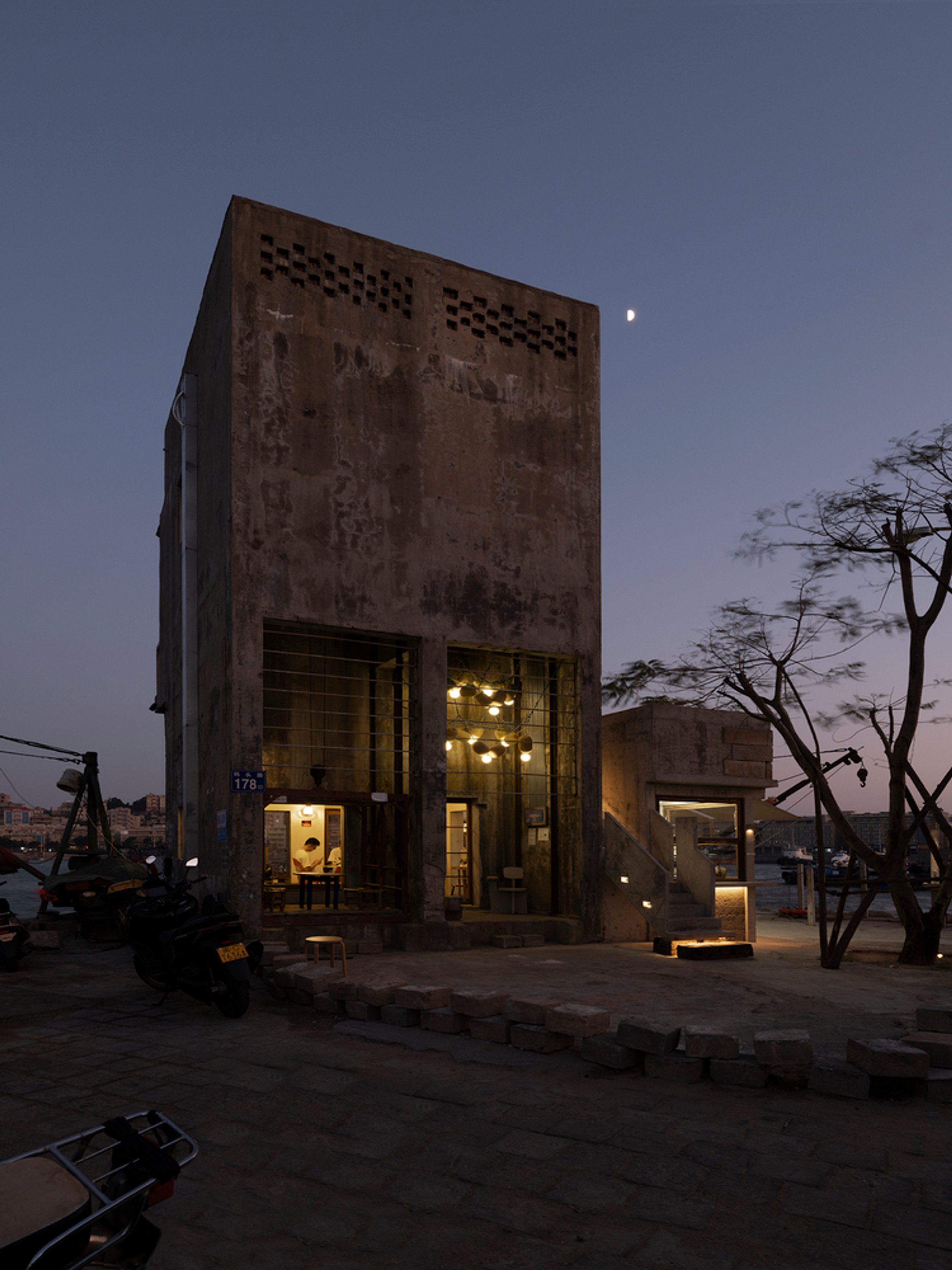 Adaptive Reuse Coffee Shop Design: Transforming an Ice-Cutting Room into LOCAL FISH COFFEE