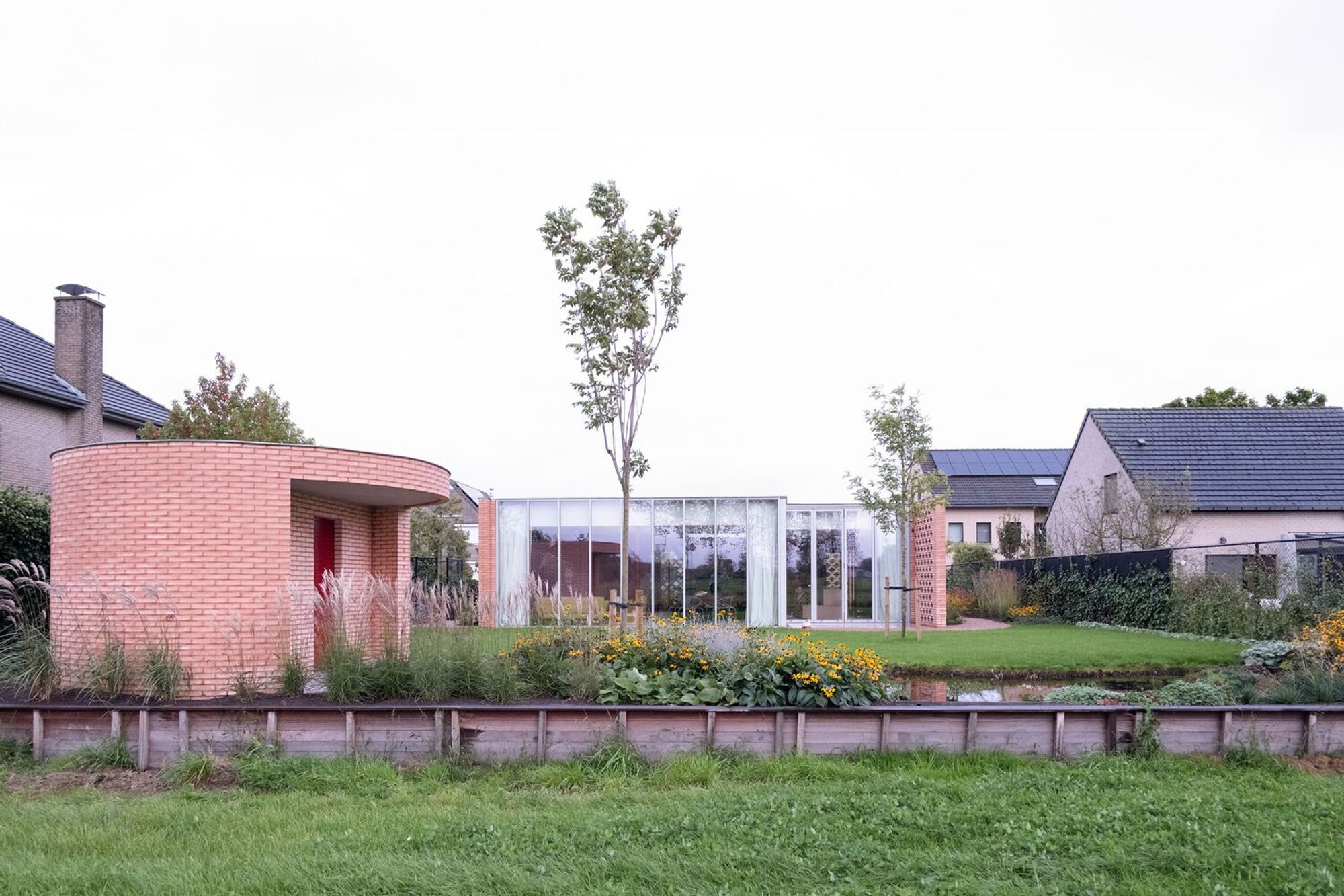 Patio House by Studio Okami Architects: A Modern Belgian Retreat