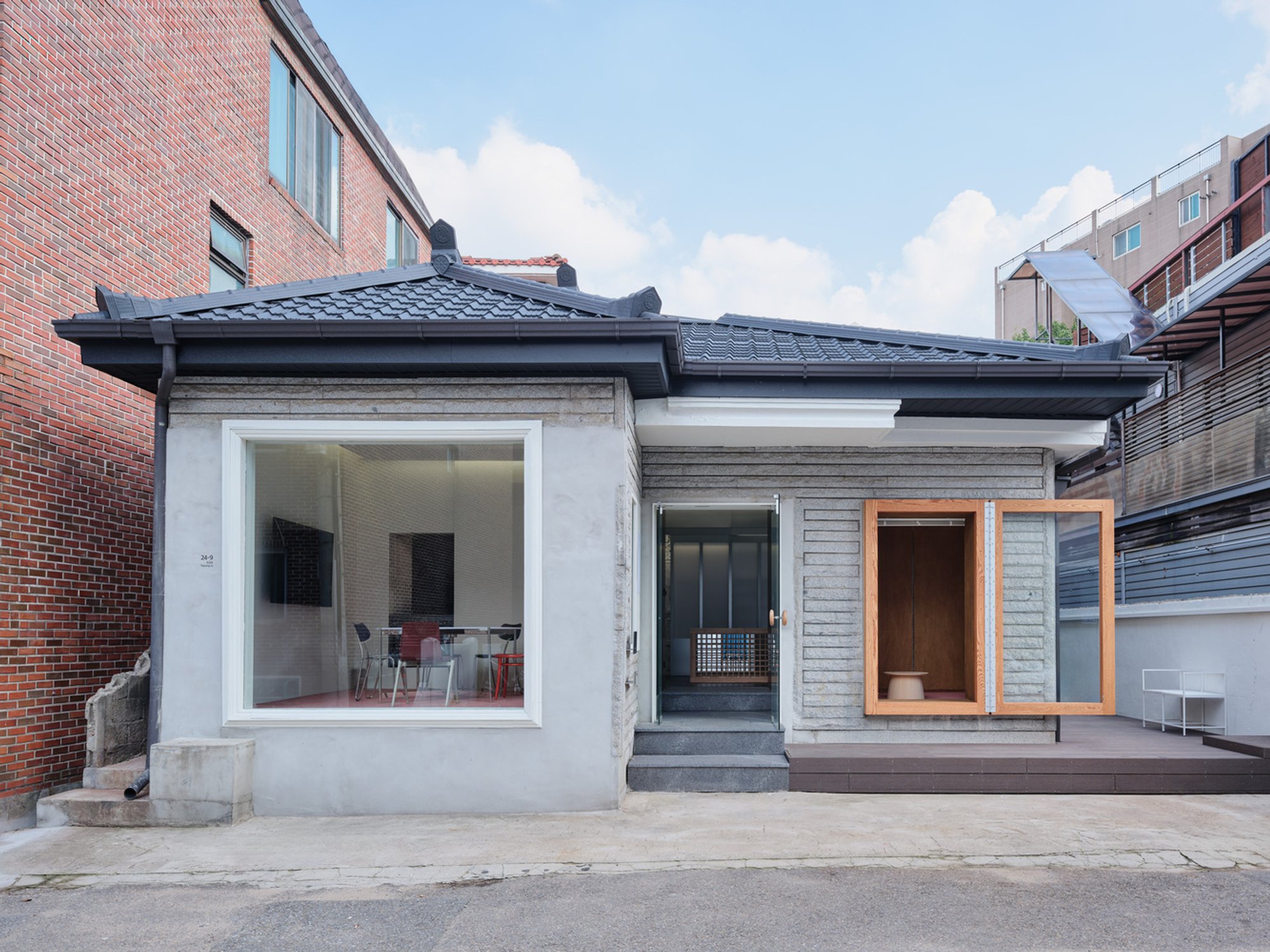 Design Studio Renovation: Transforming a 55-Year-Old House into a Creative Hub