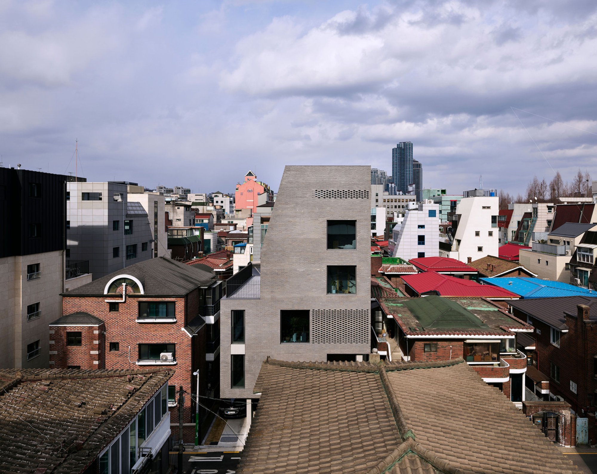 Neighborhood Living Facility Architecture: Ujoohyun by Chun Architects