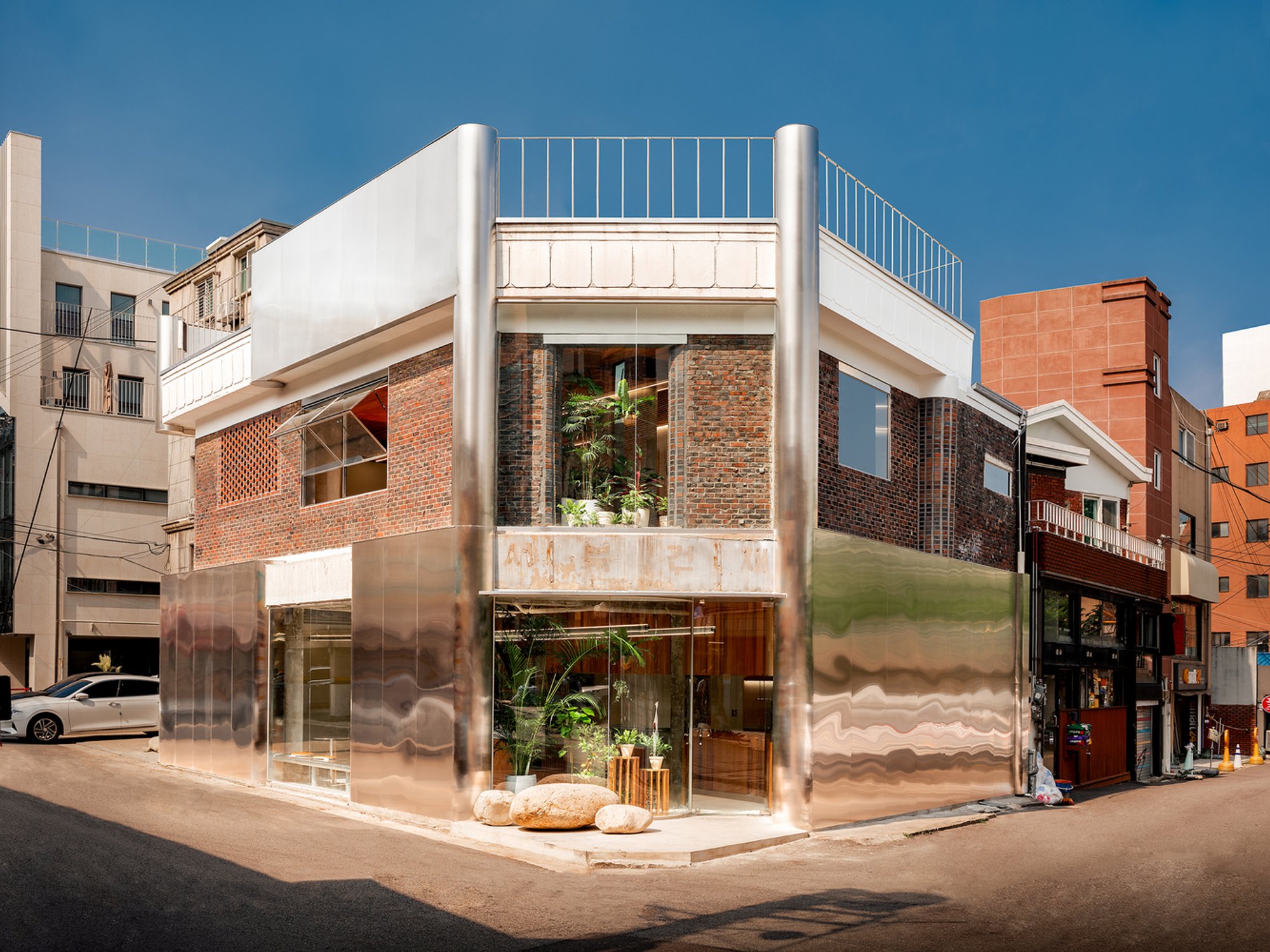 Layers of Space: Adaptive Reuse of Sukchulmok Bakery and Café in Yongsan-gu, Seoul