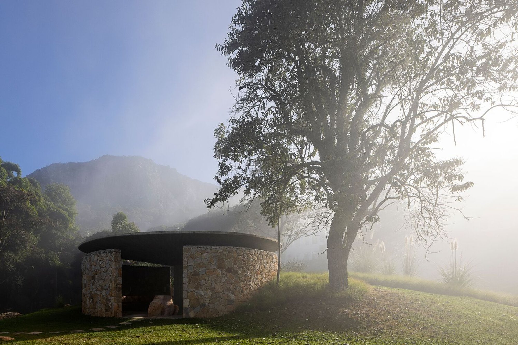 Chapel at the Foot of the São José Mountain Range: A Sustainable Architecture Masterpiece in Brazil