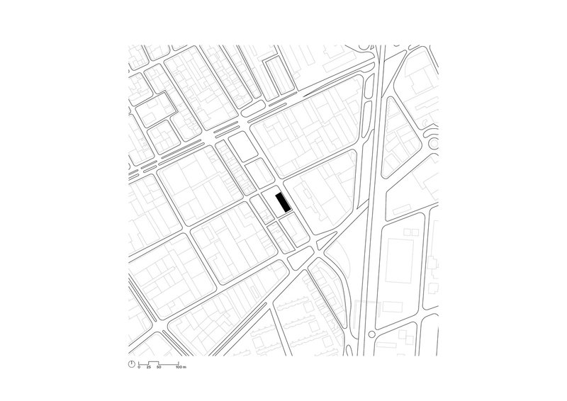Site plan: building footprint highlighted in black within the surrounding street grid of L'Hospitalet de Llobregat
