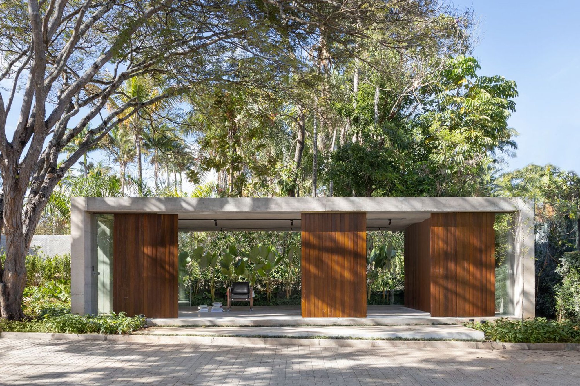 Modern Garden Pavilion Architecture: STUDIO PIPPA’s Harmonious Design