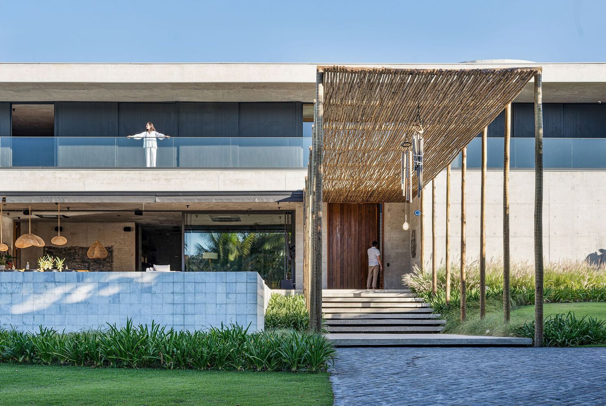 SJ House: A Minimalist Concrete Retreat in Brazil