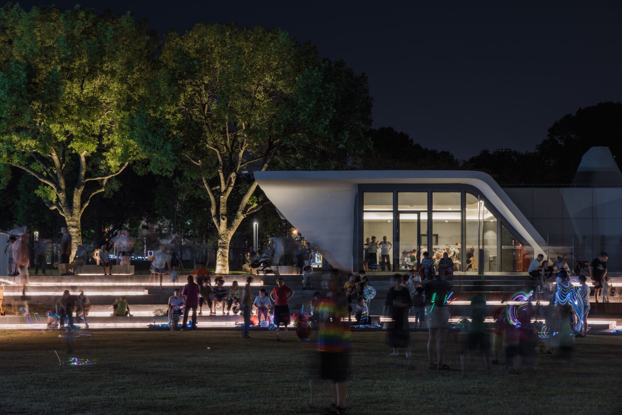 Greyspace Architects Slip a Cloud-Like Service Station into a Xi'an Neighborhood Park