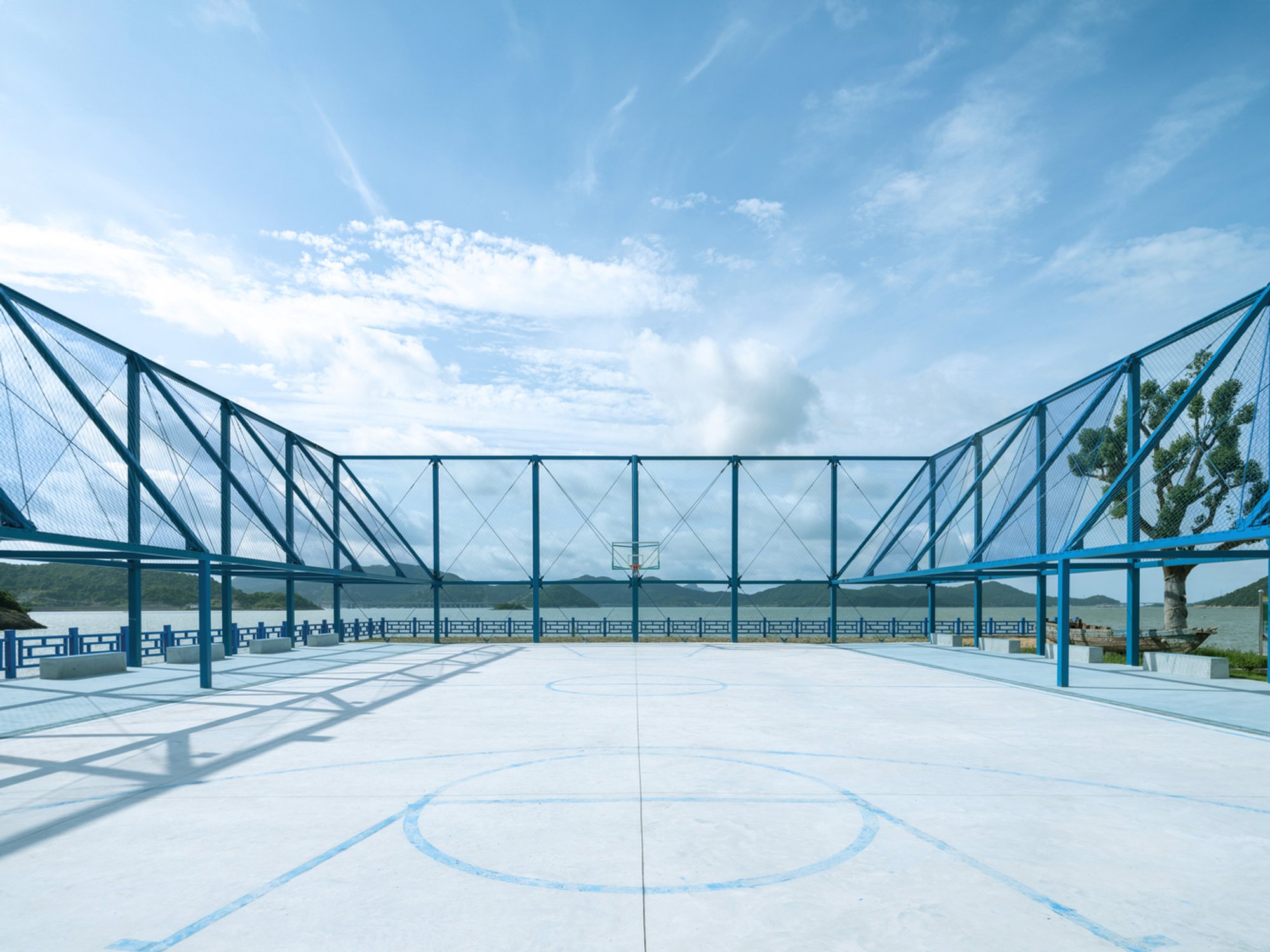 Seaside Basketball Court Design: Blue Court by Found Projects and Atelier Noirs