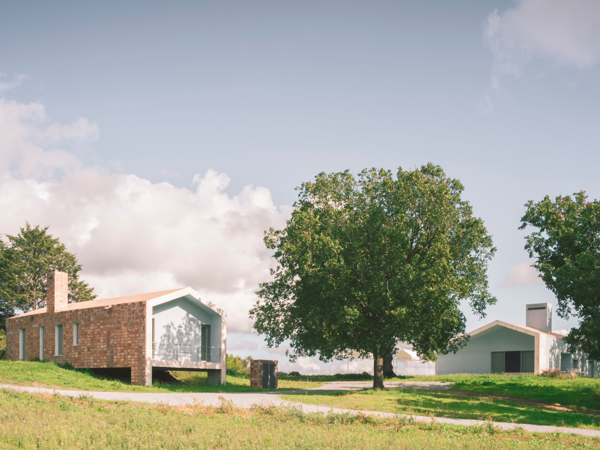 Modern Rural Villas Architecture: Blue House by Studio gamp!