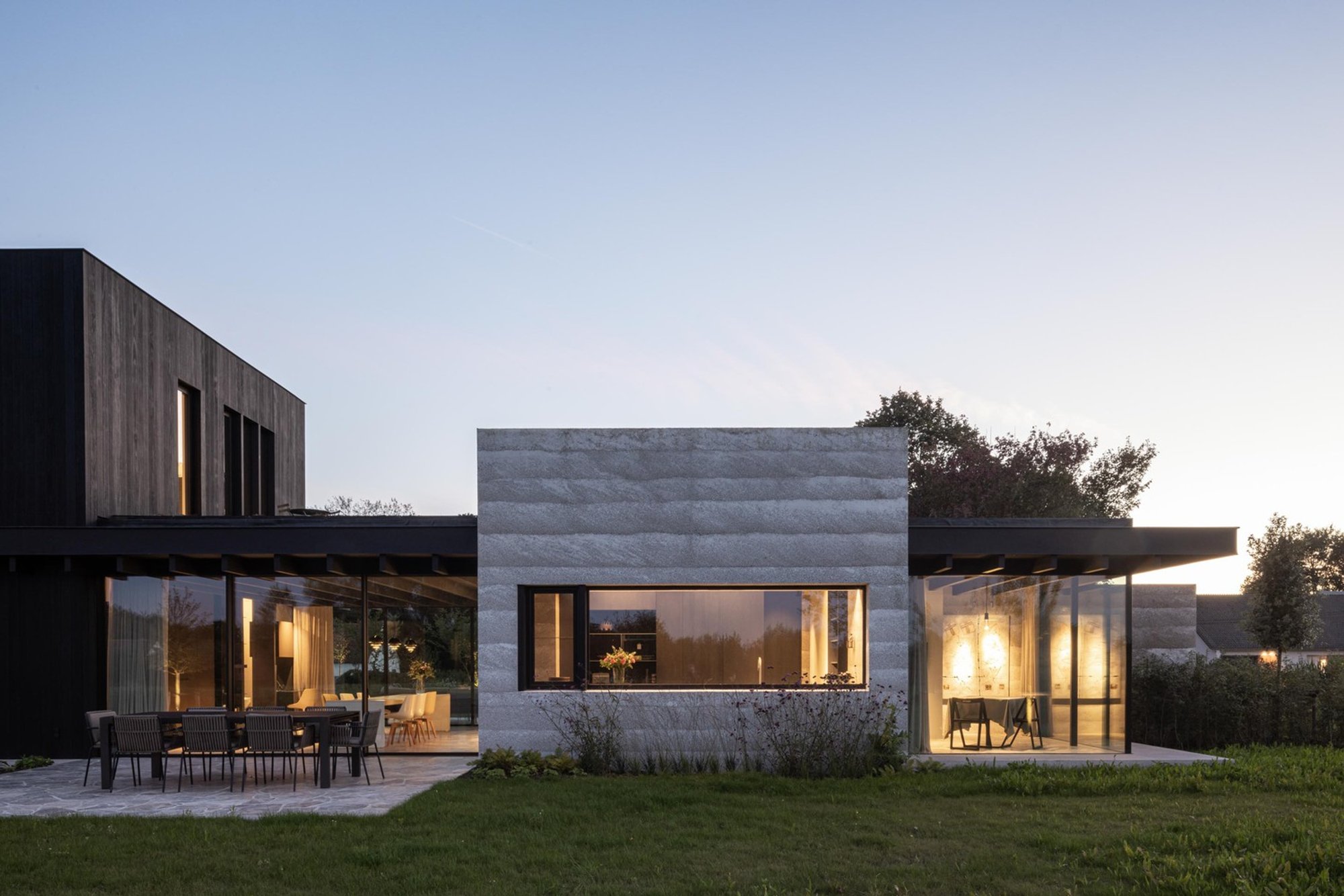 A Fusion of Modern Barn Architecture and Minimalist Design
