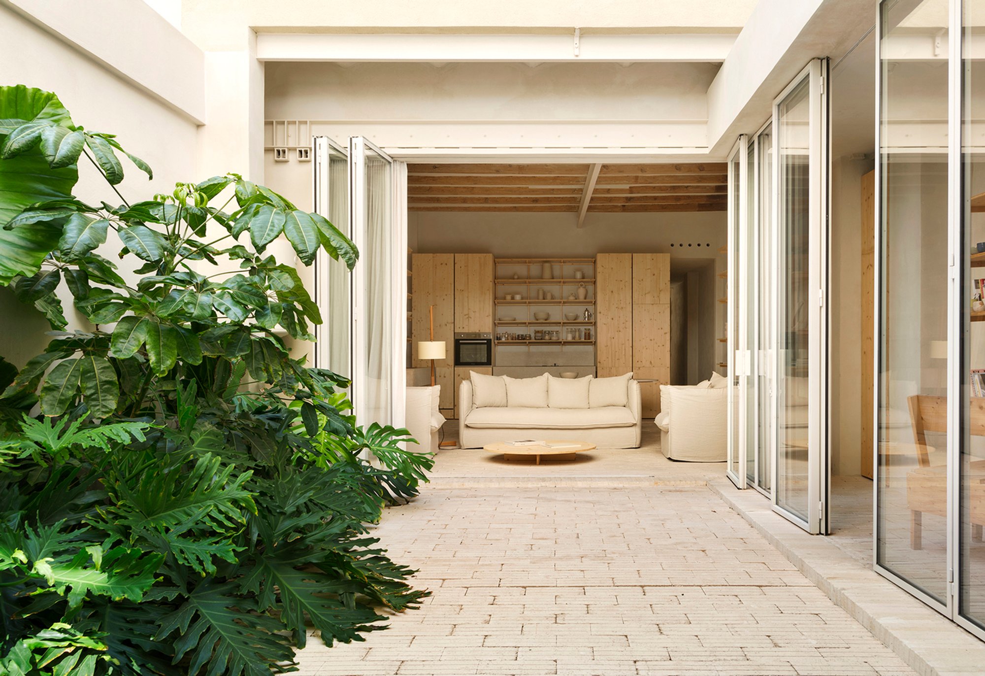 "Contigo" House and Workshop Renovation in Barcelona: A Tailor-Made Space for a Ceramist's Creativity