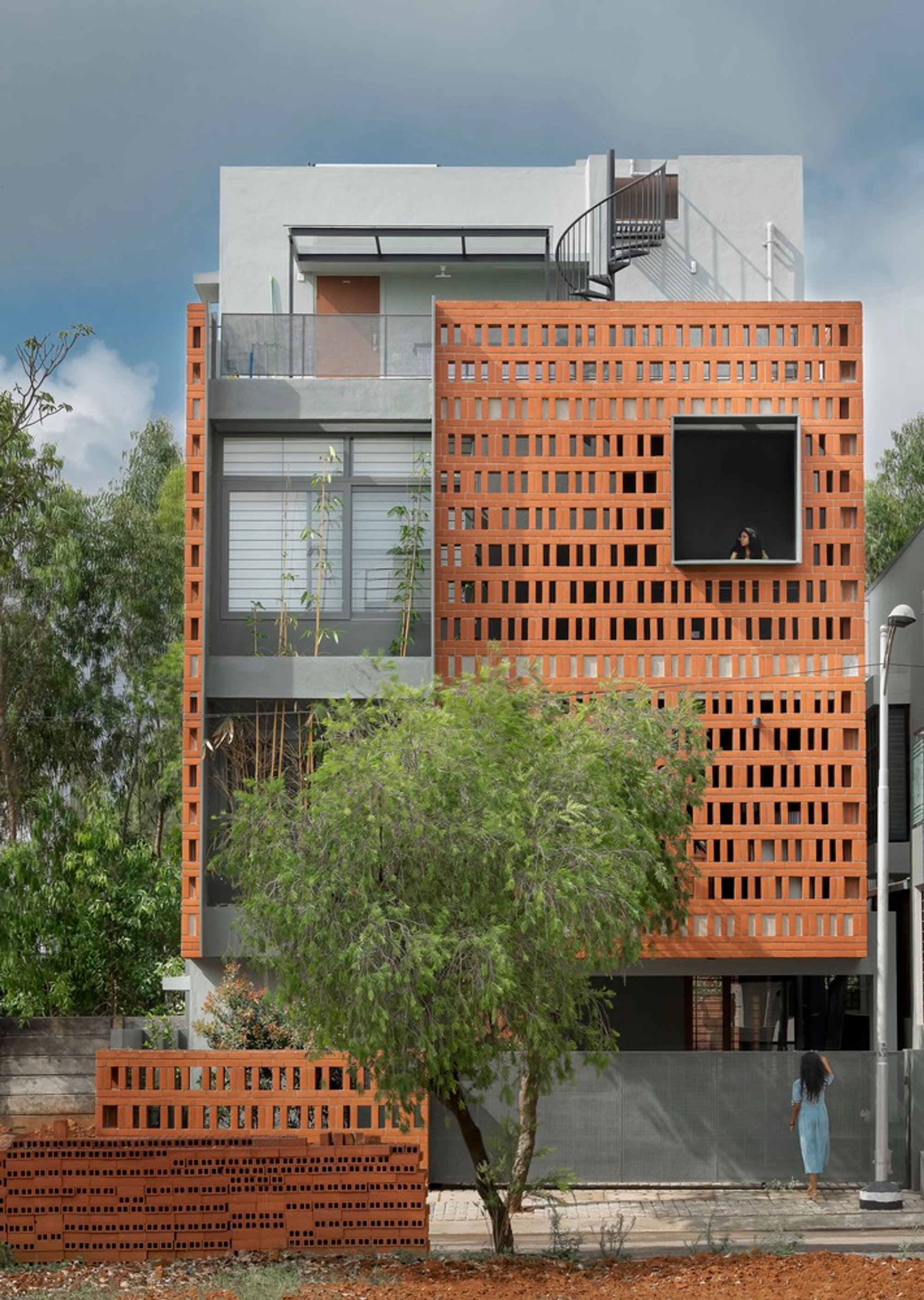 Big-Little House: A Masterpiece by Kamat & Rozario Architecture in Bengaluru, India