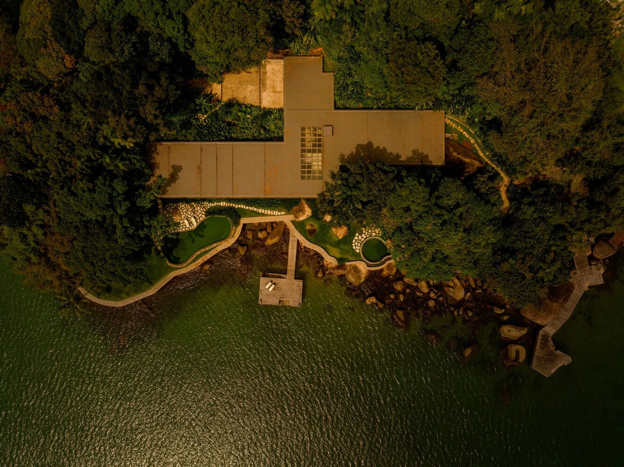 AEA House by Jacobsen Arquitetura: A Seamless Blend of Nature and Modern Design