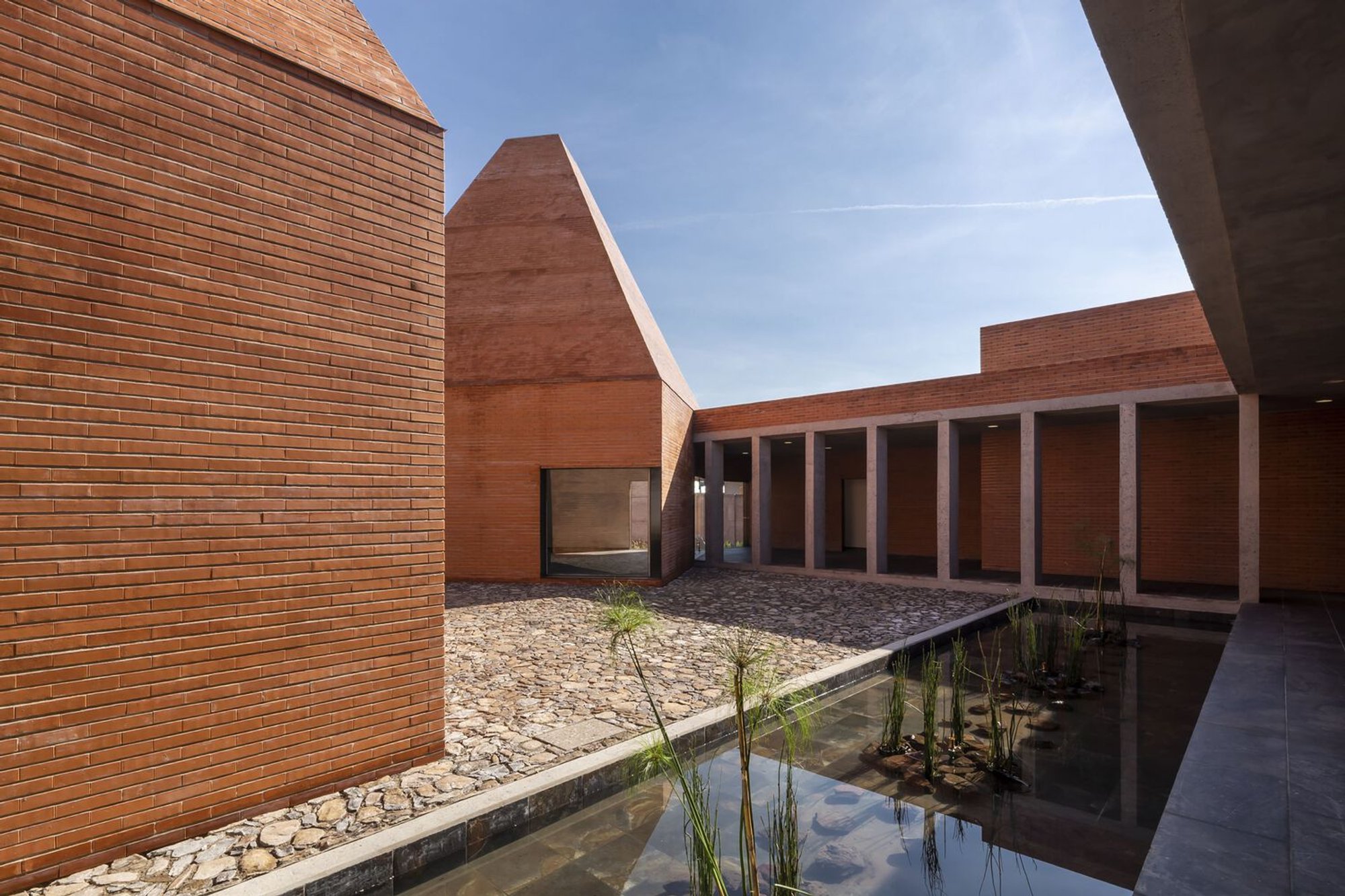 Sector 02 Irrigation Module Offices by 3ME Arquitectura: A Cultural and Agricultural Hub in Salvatierra