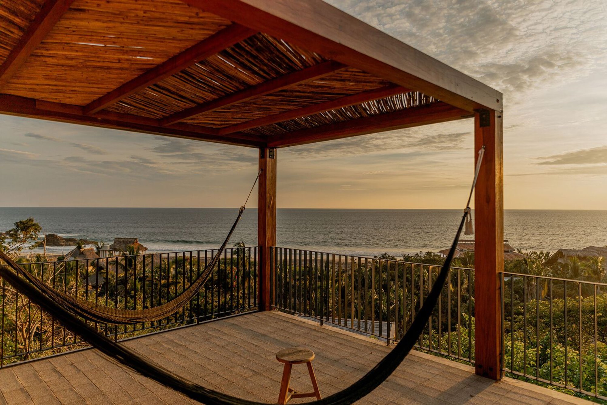 em-estudio Weaves Timber Pavilions into the Oaxacan Coast at La Extraviada