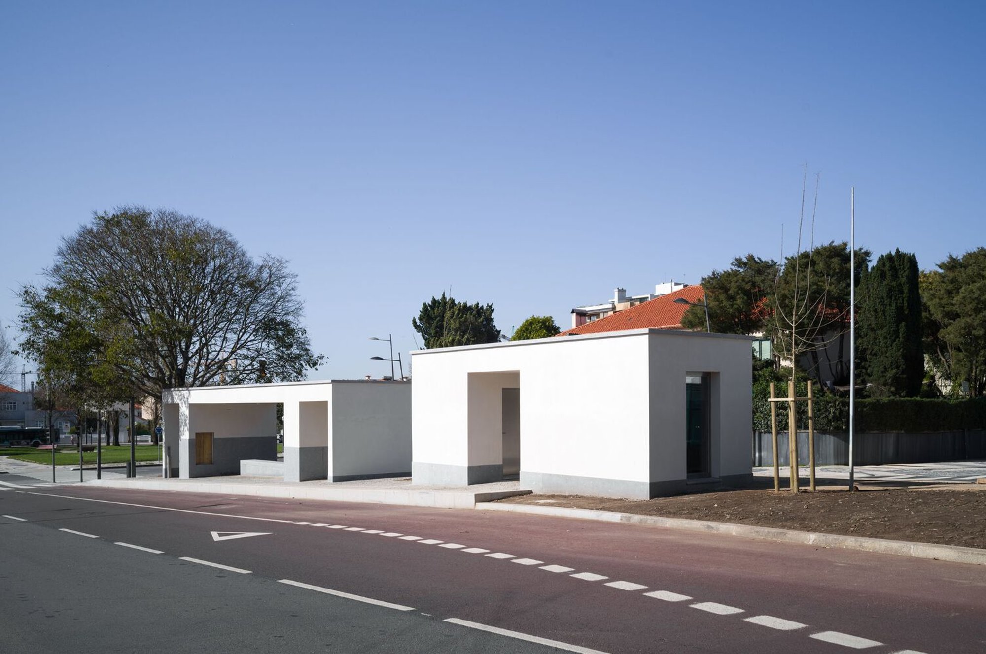 Álvaro Siza Vieira Gives Porto's Bus-Metro Stops the Dignity of Real Architecture
