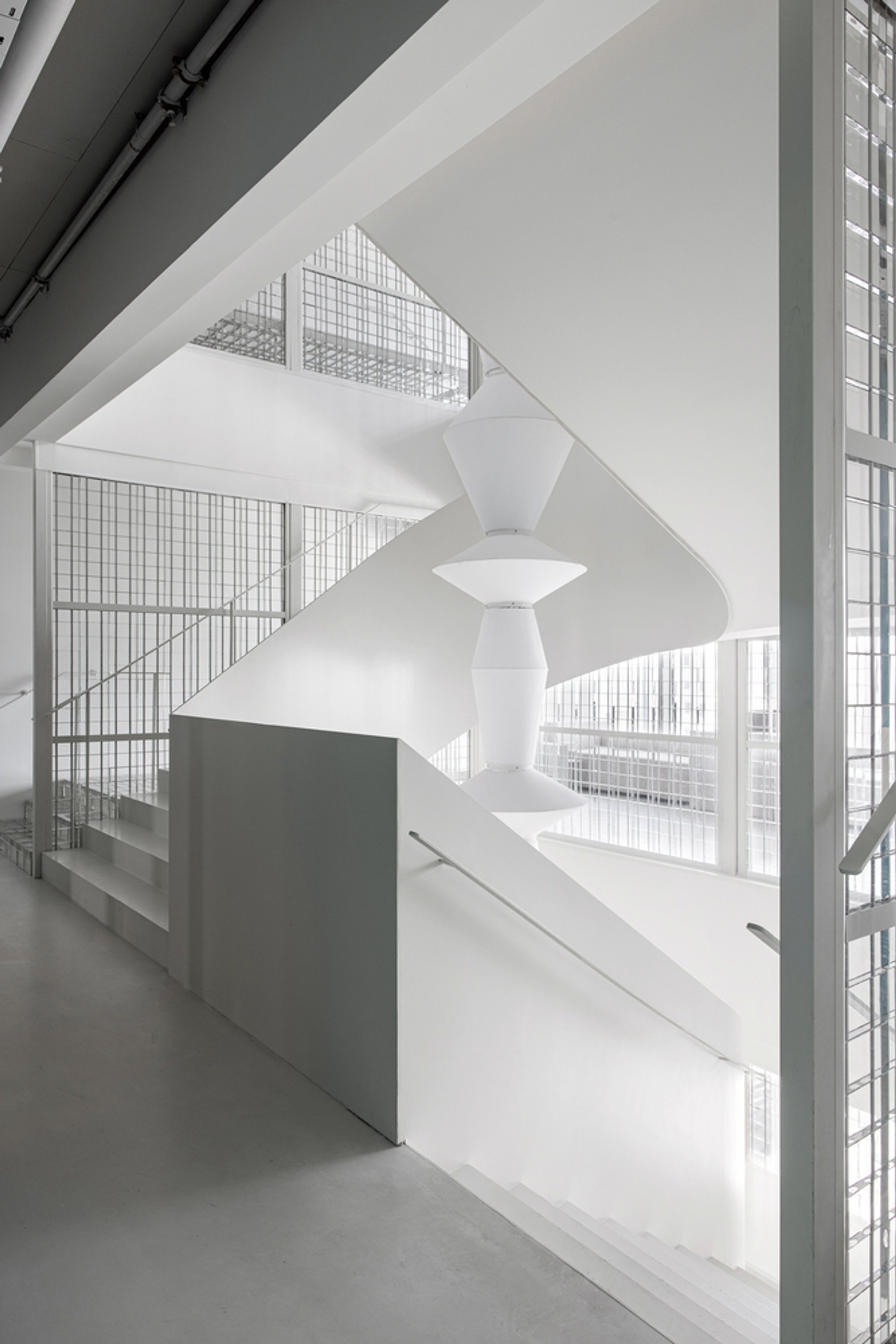 RD&A Wraps Kaltura's Tel Aviv Offices Around a Helical Staircase Built from Glass Block