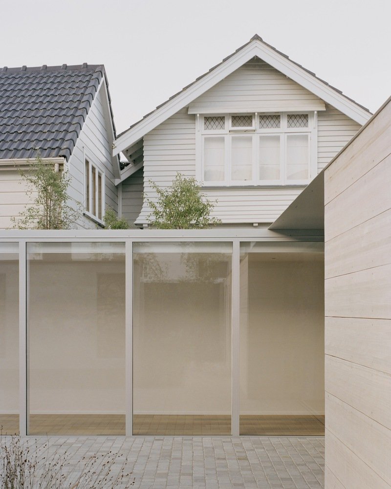 Glazed corridor linking the original gabled cottage to the new horizontal timber addition