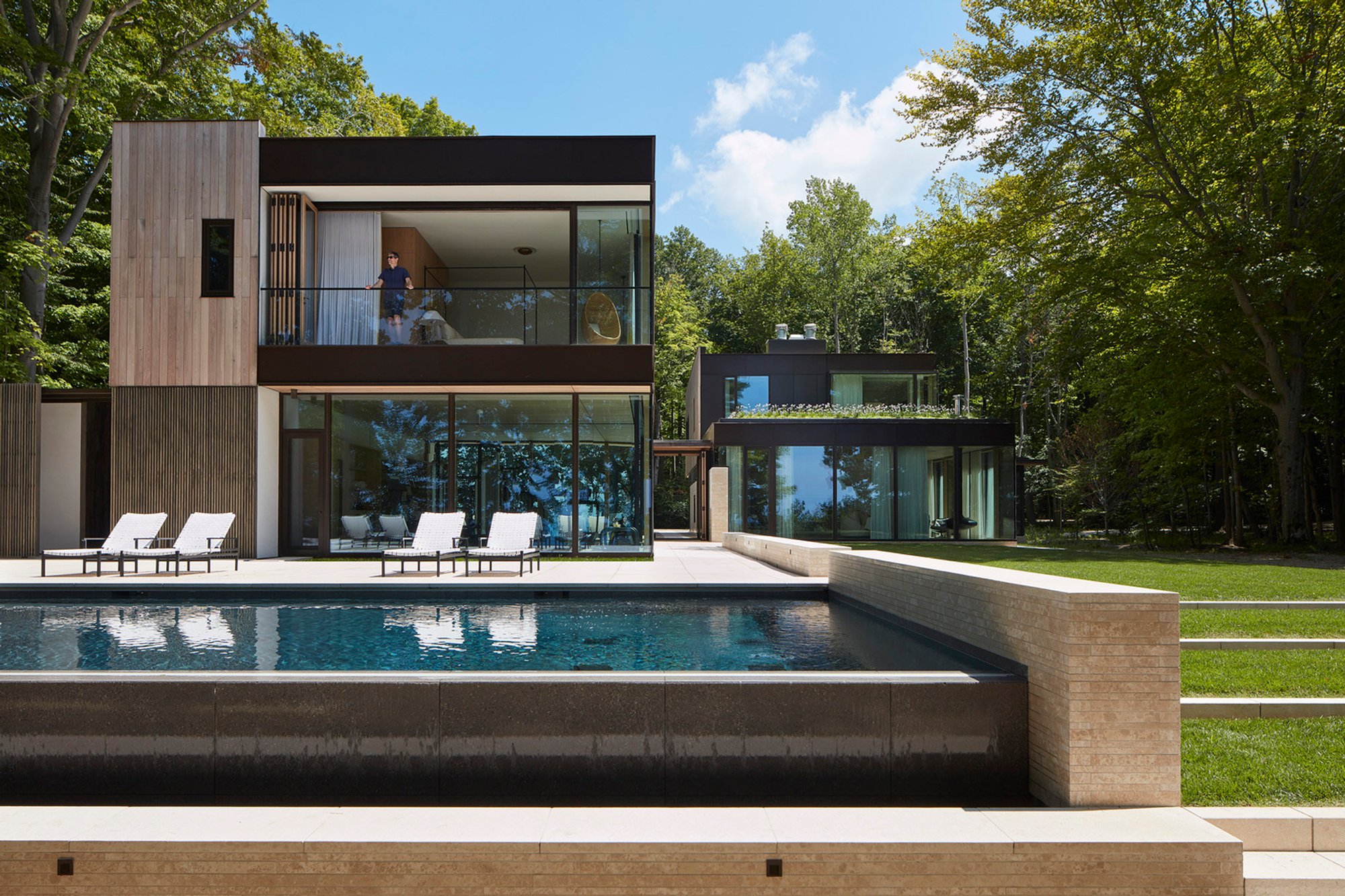 Meadow Lane Retreat: A Weekend Retreat Architecture Masterpiece on Lake Michigan