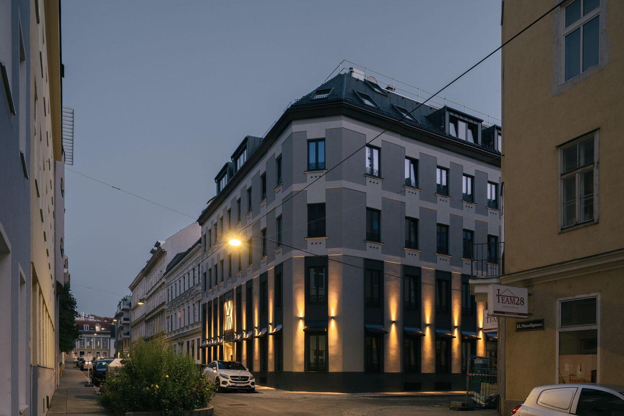 Viennese Modernism Hotel Design: Hotel Welt Wien by Baukooperative