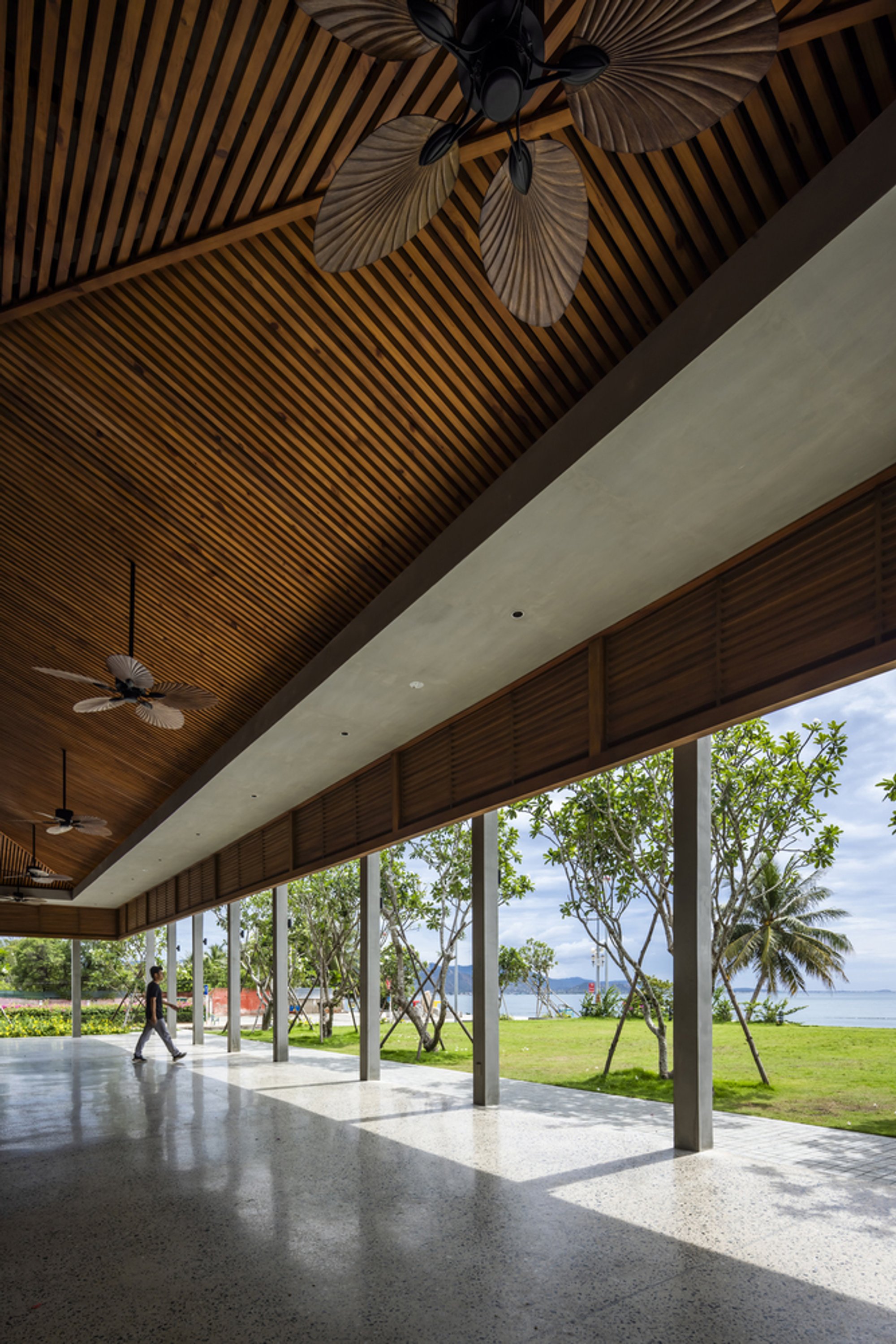 TAHA Studio Weaves a Beachfront Restaurant from Stone, Timber, and Tropical Air in Vietnam