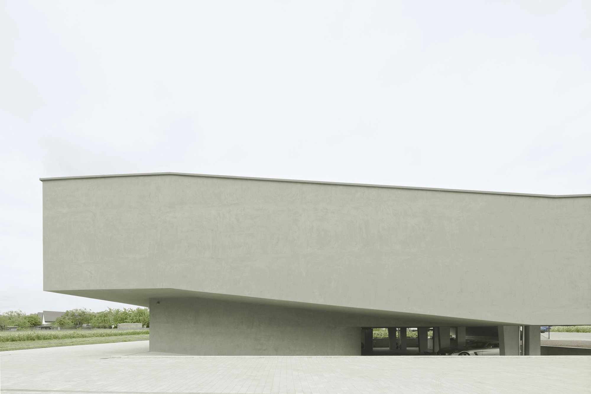 larob. studio für architektur Builds an Office That Doubles as a Classic Car Showroom in Nürtingen