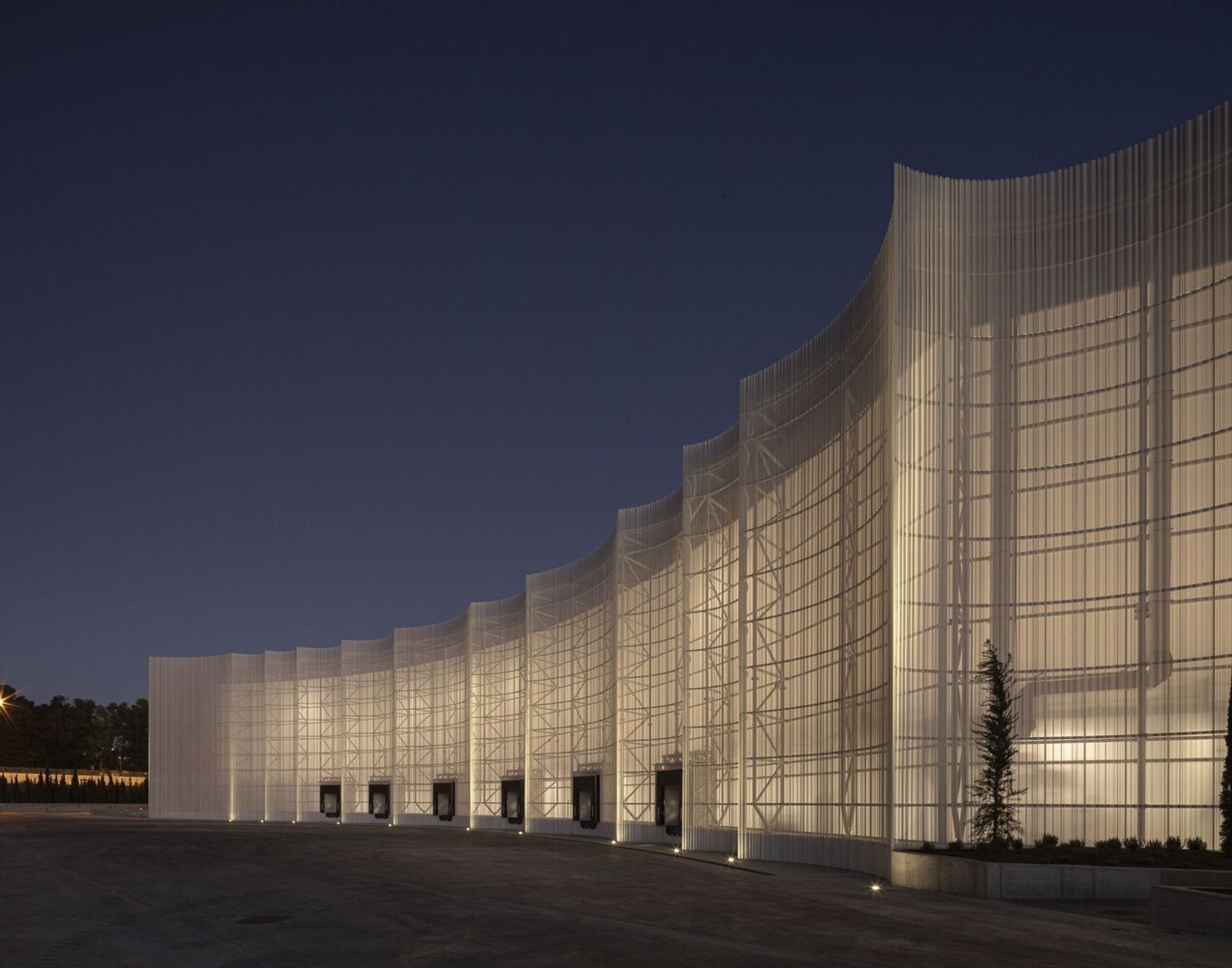 System Arquitectura Elevates the Prefab Warehouse into Architecture with Mayoral's Logistics Center