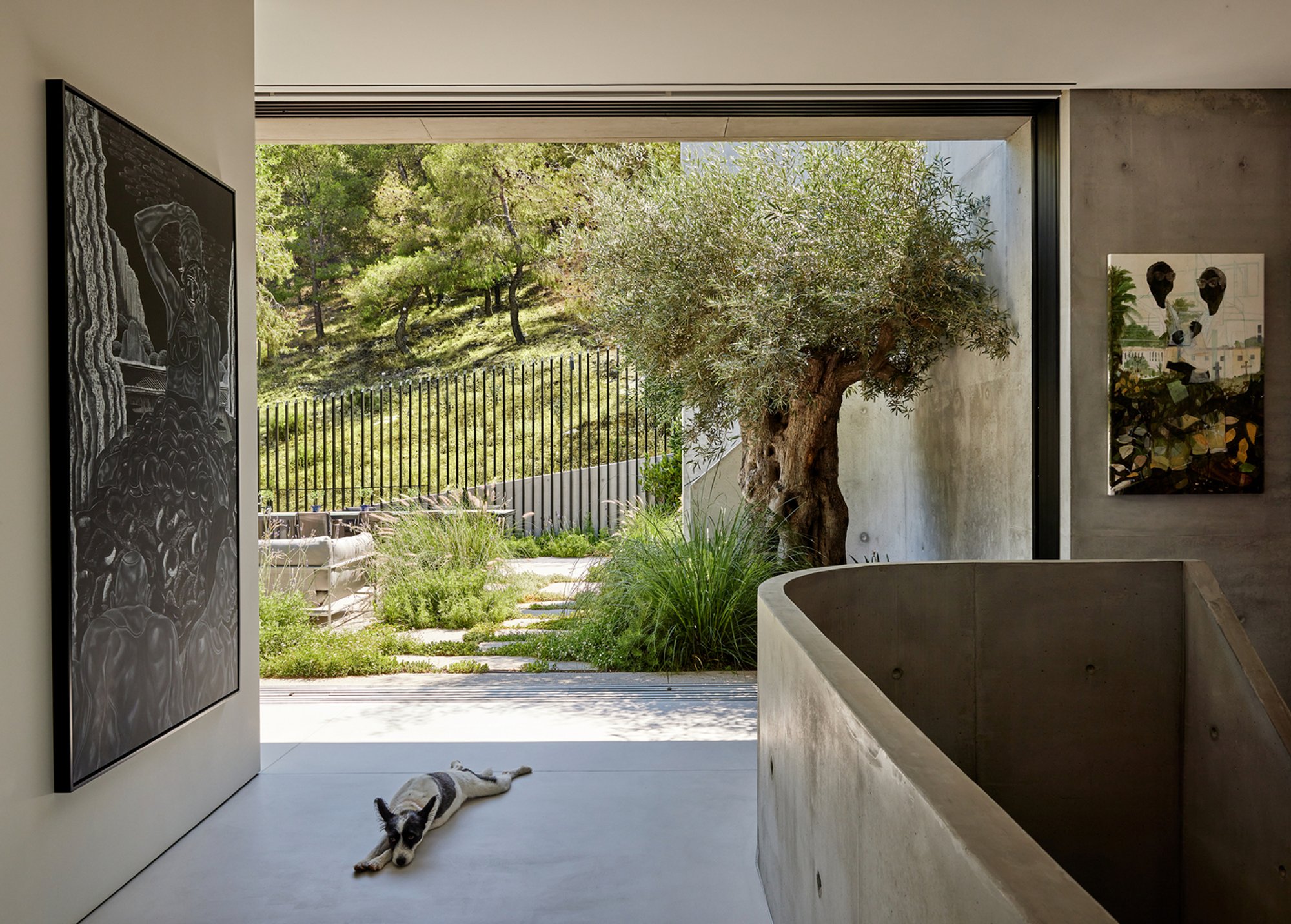 Art House: A Modern Concrete House Design in the Heart of Filothei