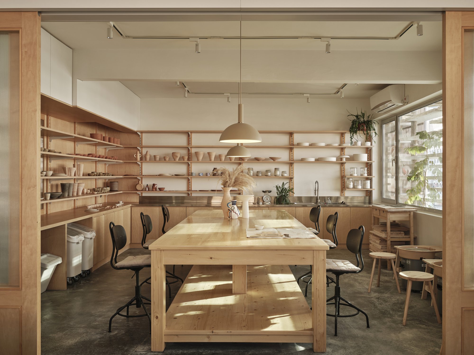 Rawan Muqaddas Carves a Clay Studio Out of a 1967 Kuwaiti Shopping Mall