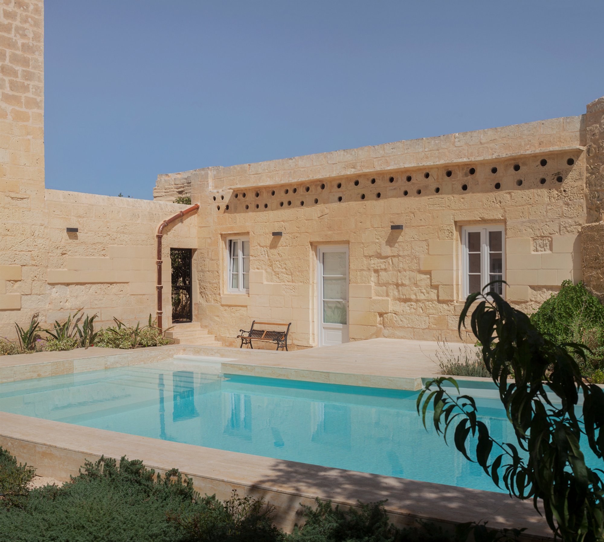 AP Valletta Shields an 18th-Century Maltese Palazzino with a Sculptural Softstone Screen