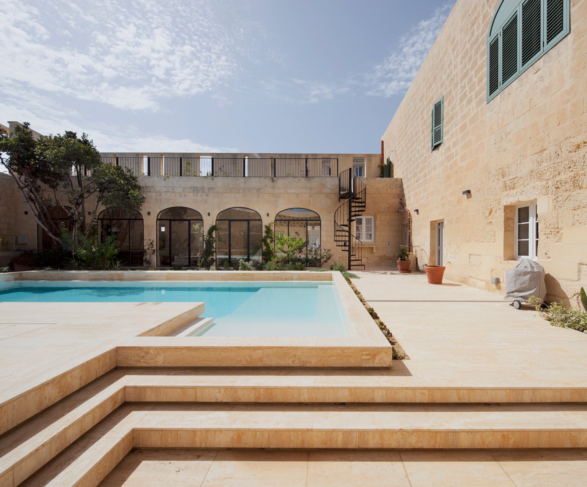 Refurbishment of Historic Mediterranean House: Naxxar House by AP Valletta