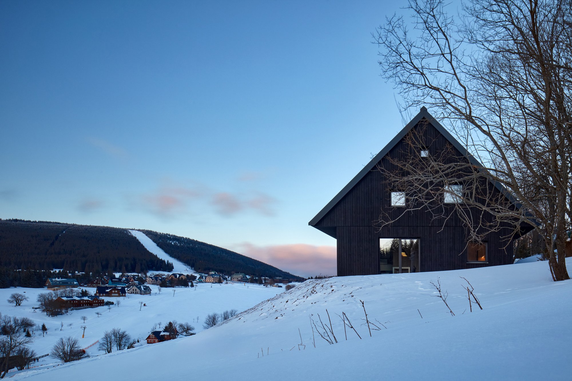 Modern Mountain Cottage Design: Milada Cottage by ADR