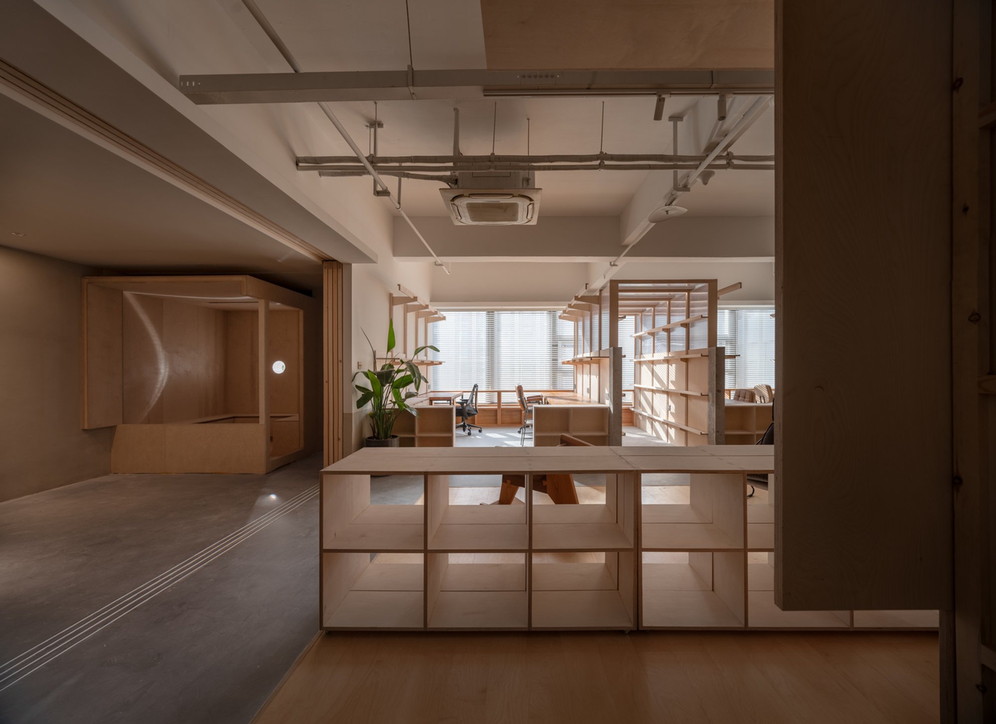 Compact Office Design: ZAOZUO Architecture Studio's Thoughtful Space Transformation