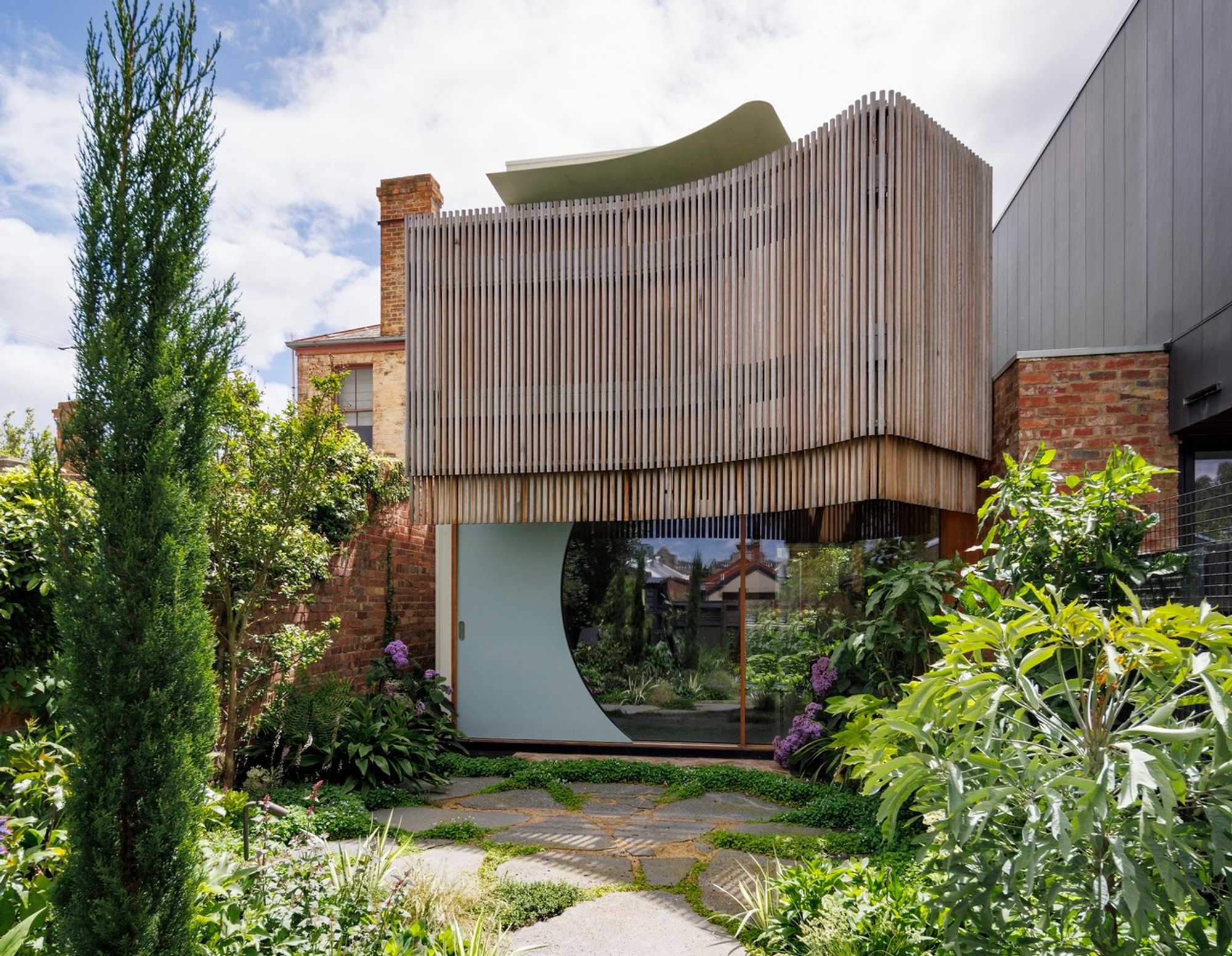 Tiara House: A Modern Transformation of a Victorian Terrace in Melbourne by FMD Architects