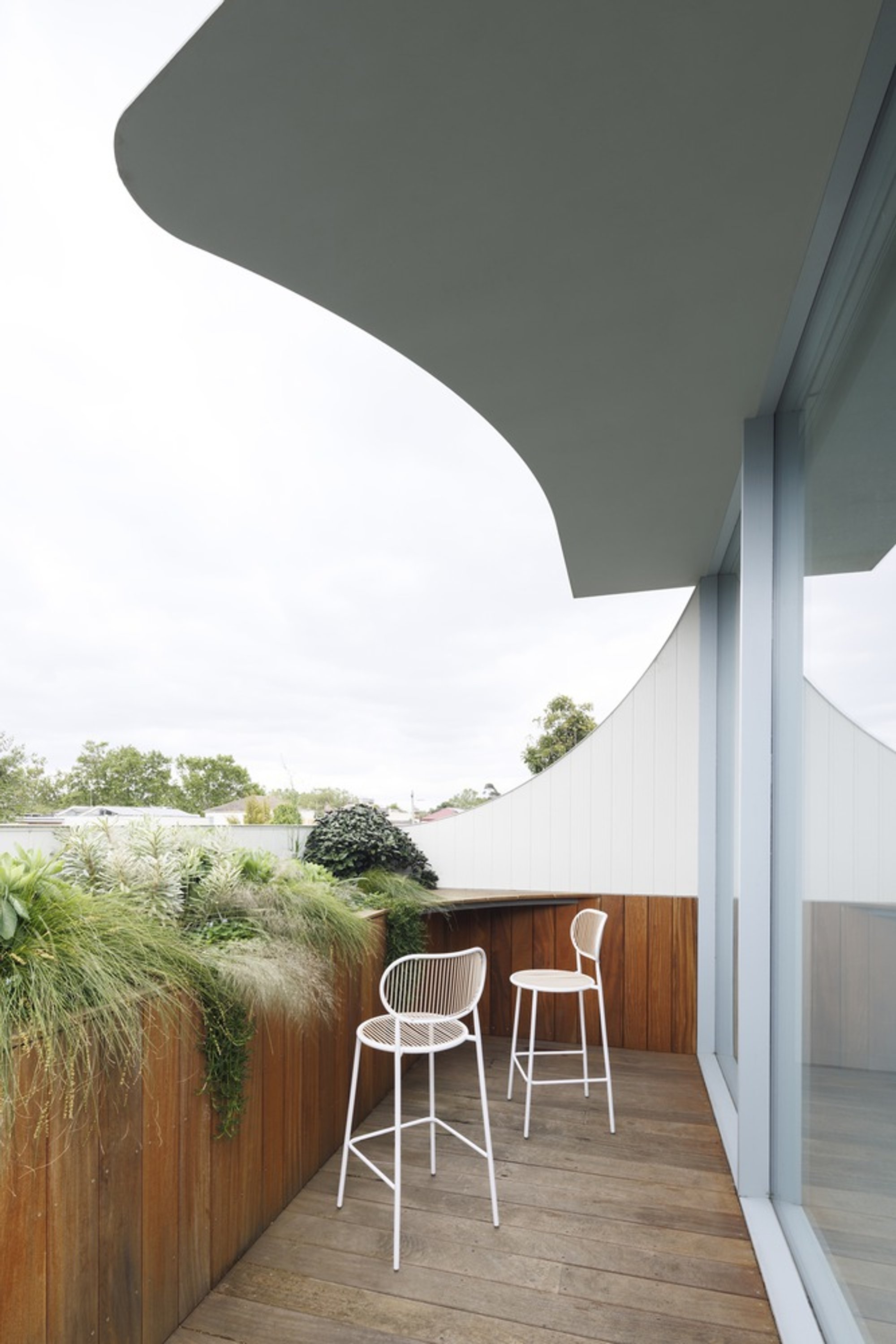 FMD Architects Crowns a Victorian Terrace with a Tiara-Shaped Timber Screen in Melbourne