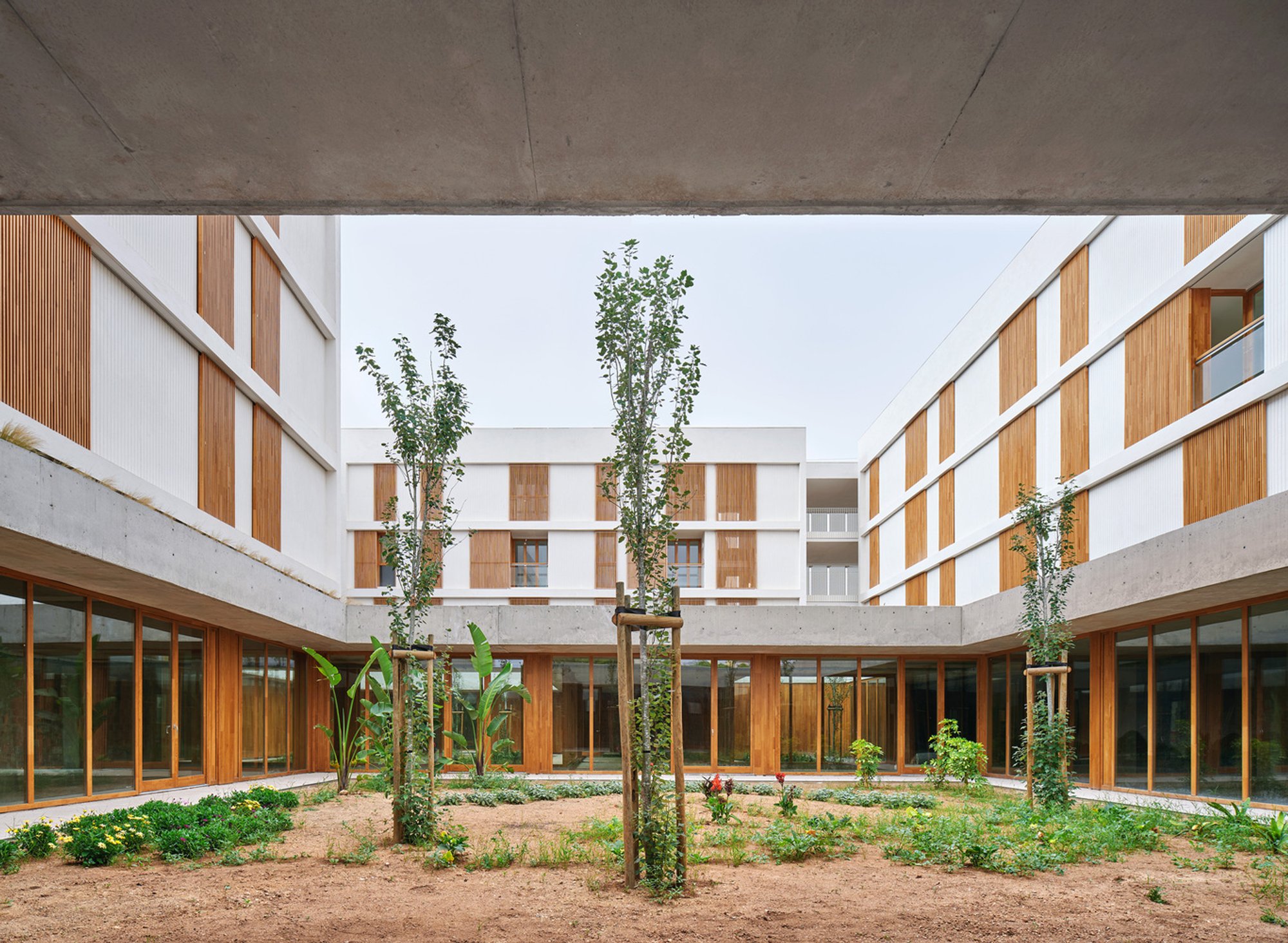 Javier de las Heras Solé Grounds 57 Homes on a Marés Stone Base in Mallorca's Es Molinar