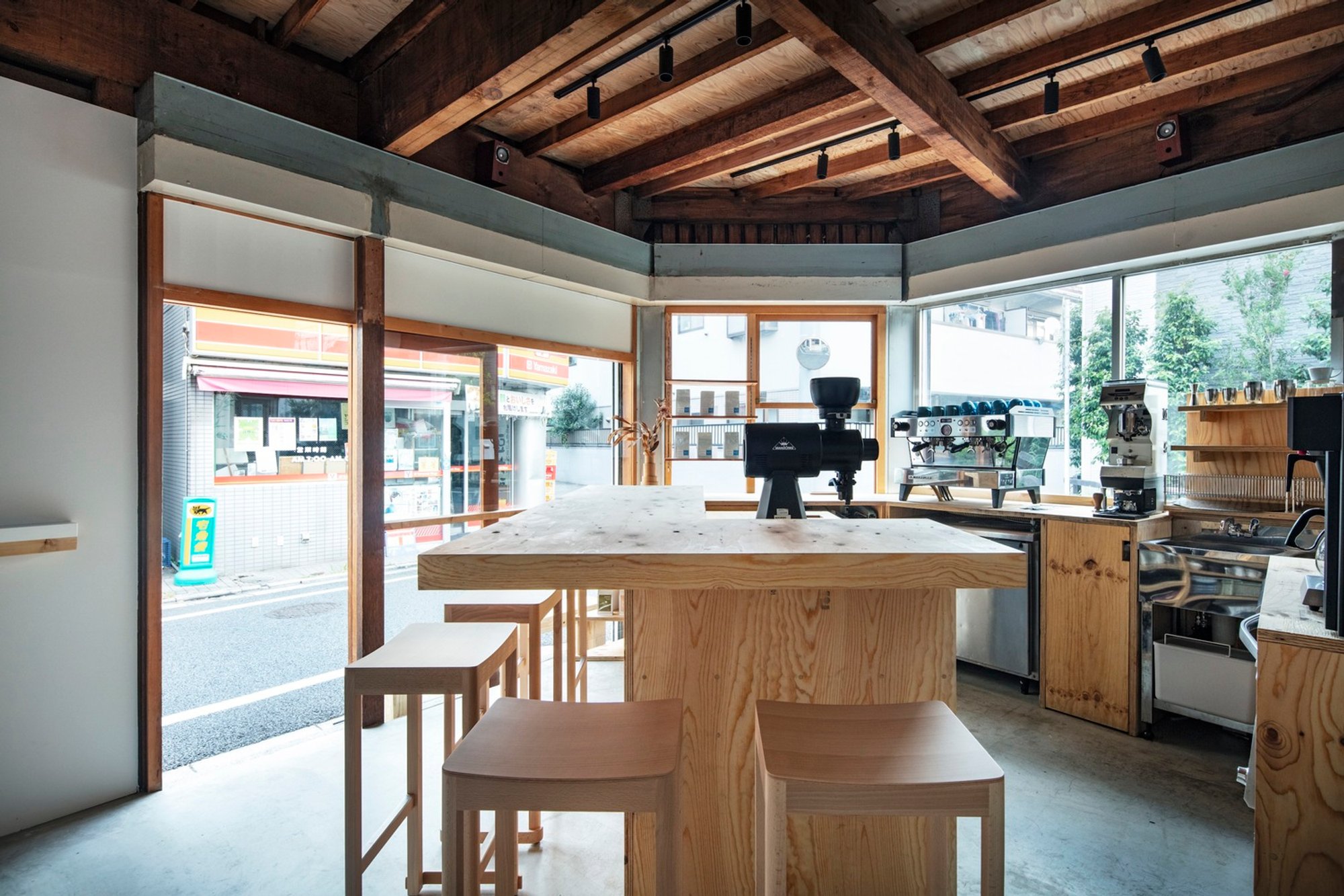 Light Up Coffee Shimokitazawa: A Fusion of Craft and Design by Spicy Architects
