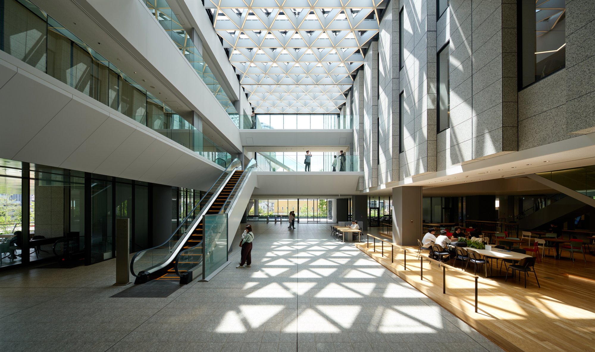 TAISEI DESIGN Carves a University Campus Out of a Dense Ikebukuro Block