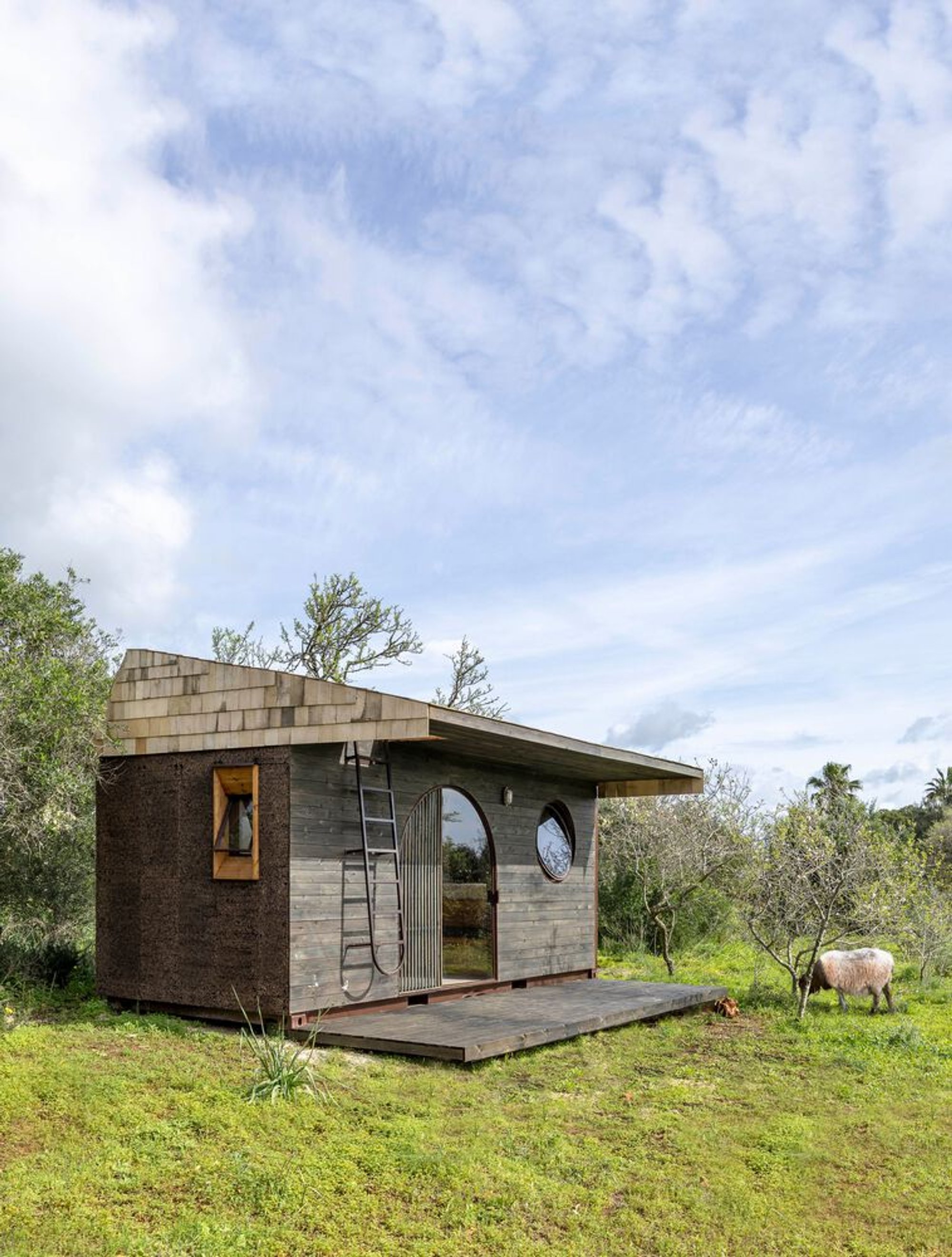 Sustainable Tiny House from Cargo Container: The Cargo House by Madeiguincho