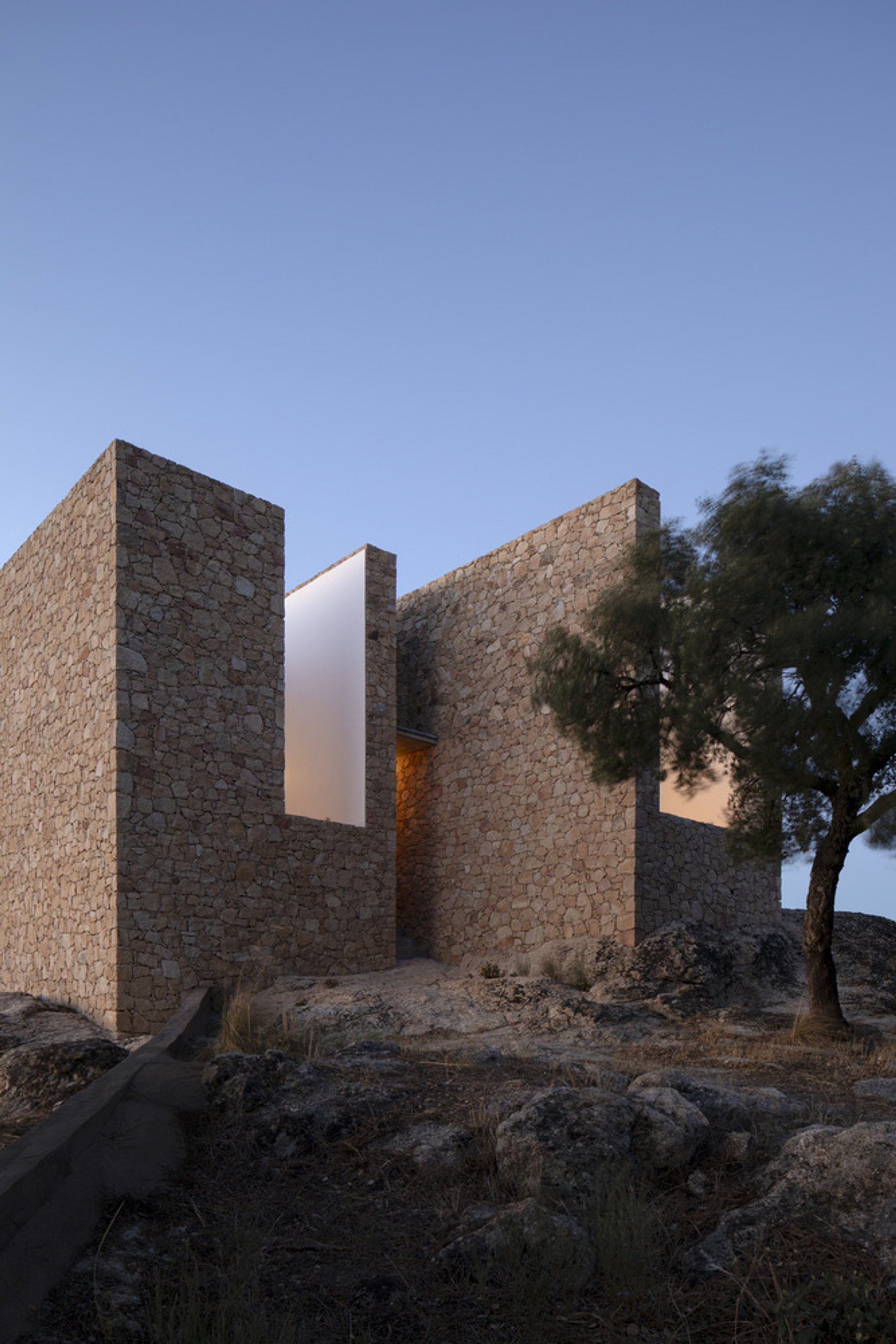 Atelier Landauer Carves a Granite House Studio from the Bedrock of Portugal's Serra de São Mamede