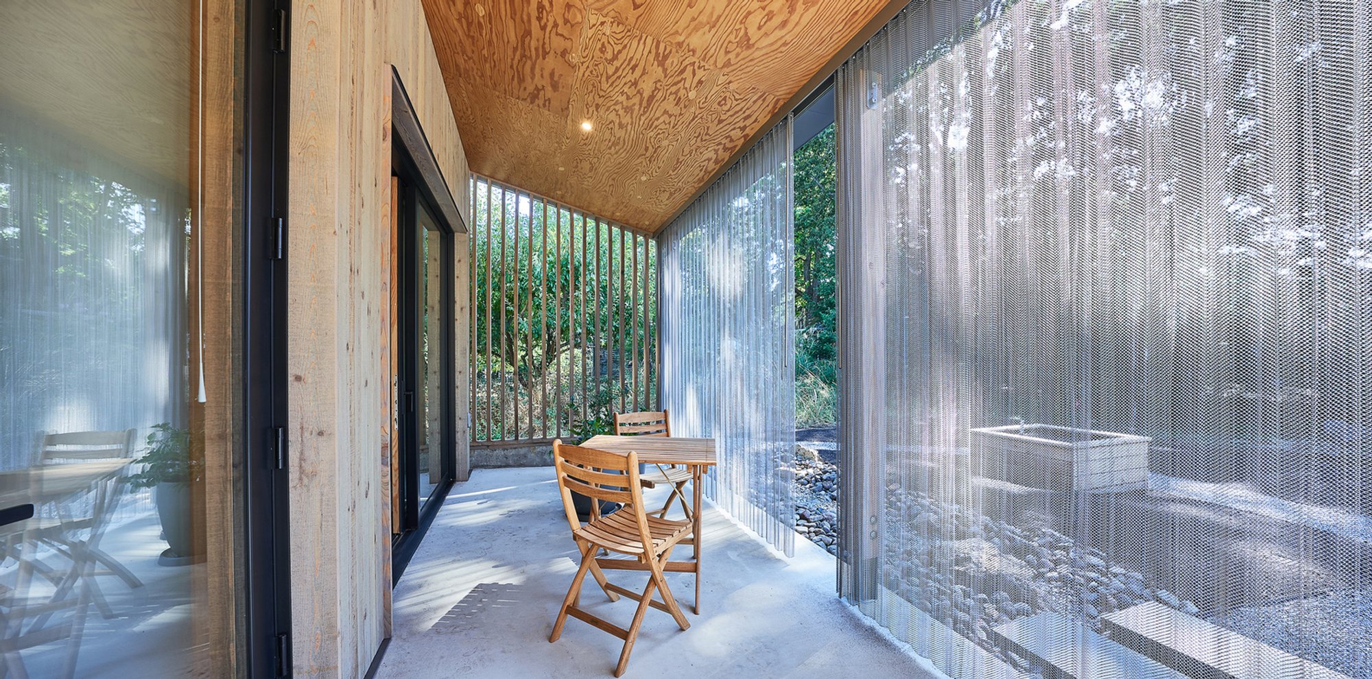Michael Flowers and Seth Moran Tuck a Net-Zero Retreat into the Columbia Gorge Forest