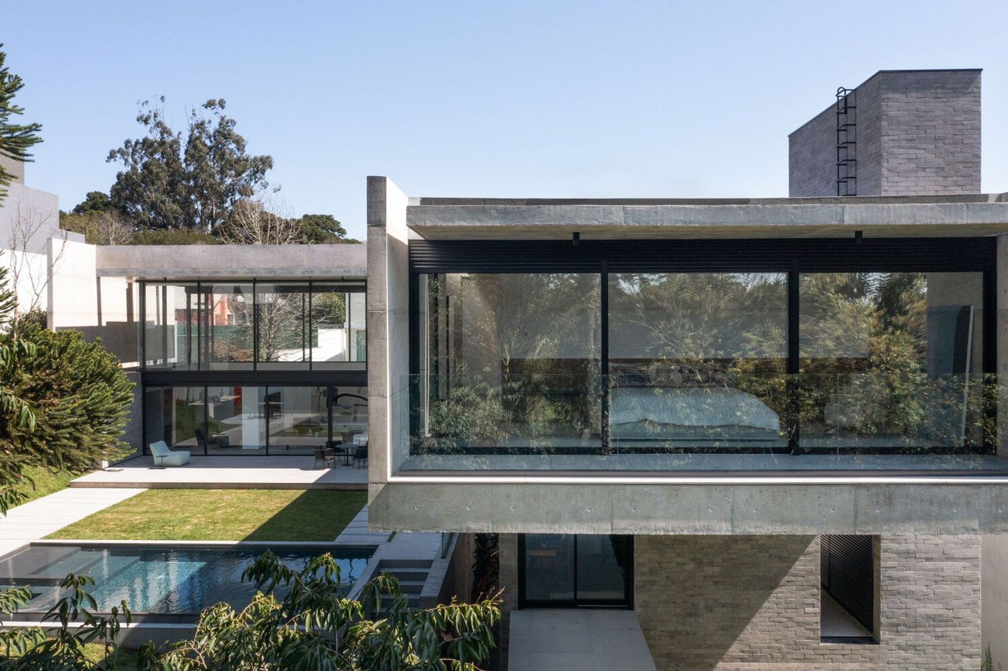 Marcos Bertoldi Steps a Concrete House Down a Curitiba Hillside Around a Central Courtyard