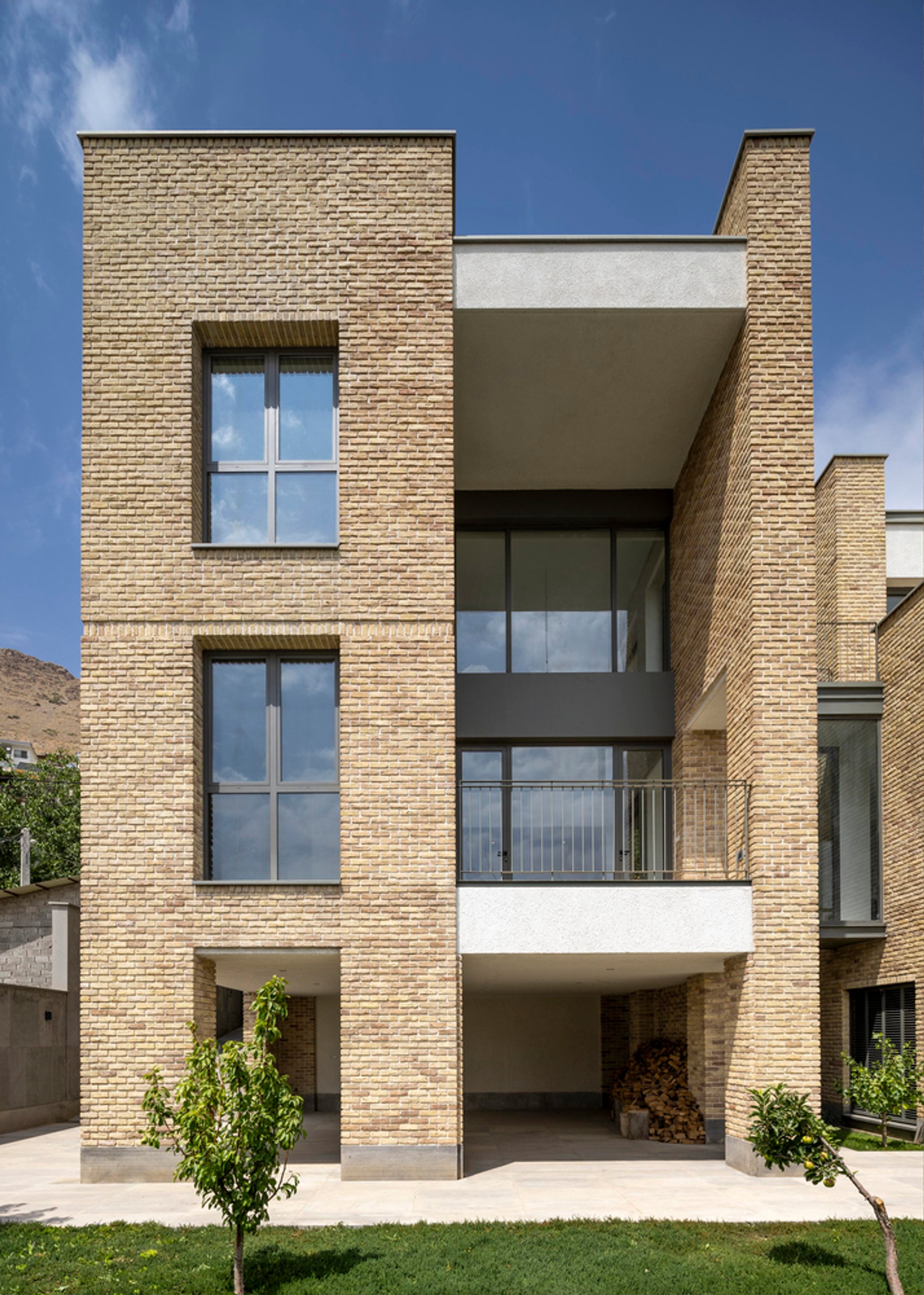 Rafieian’s House: Redefining the Boundary Between Interior and Exterior Spaces