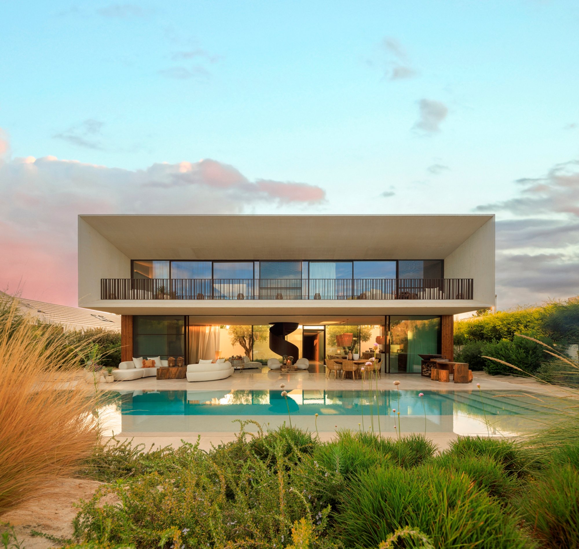 Comporta 107 House by dEMM Arquitectura: A Harmonious Fusion of Architecture and Nature