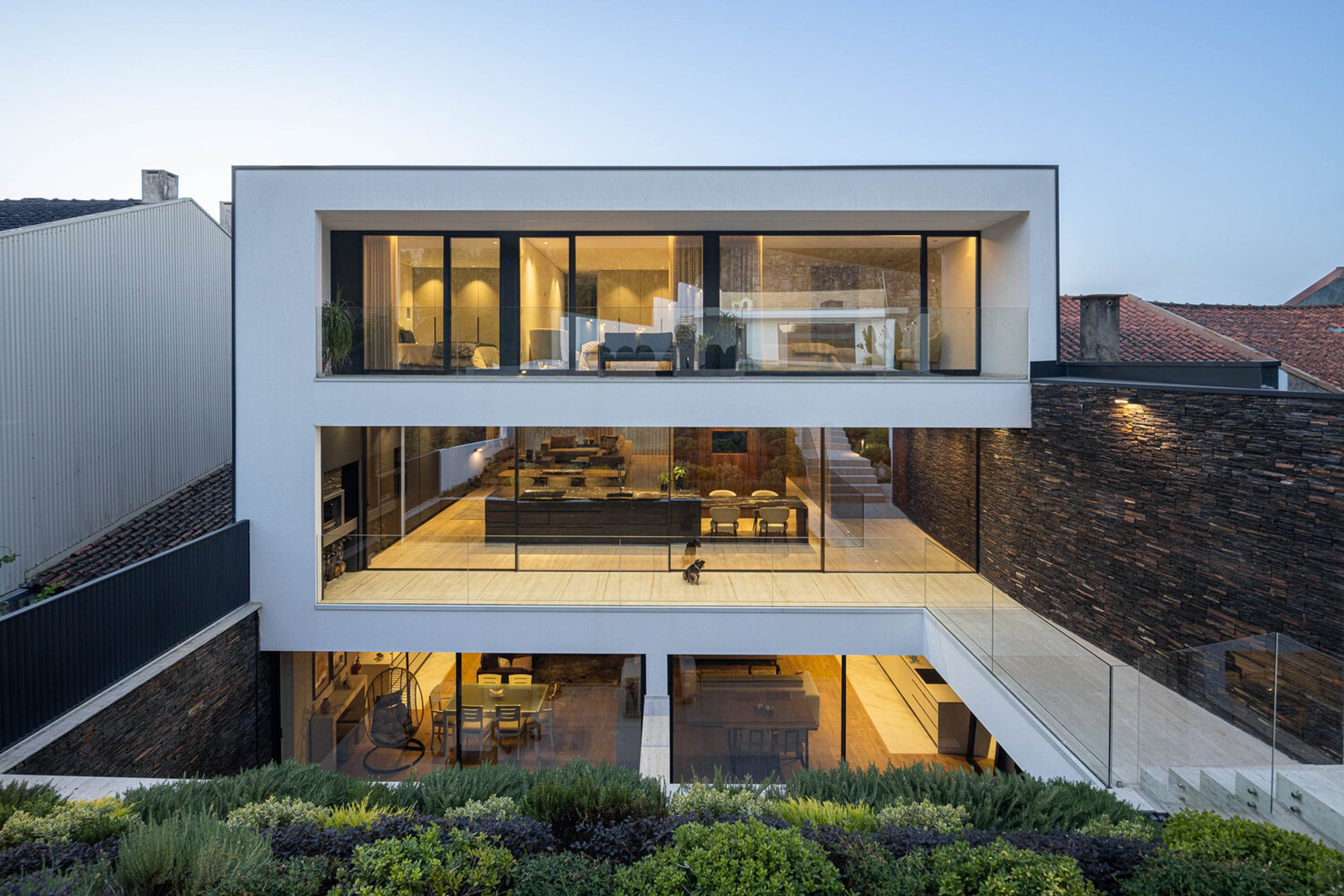 Sandro Ferreira Arquitectura Carves a Four-Level Residence into a Ten-Meter Slope in Braga