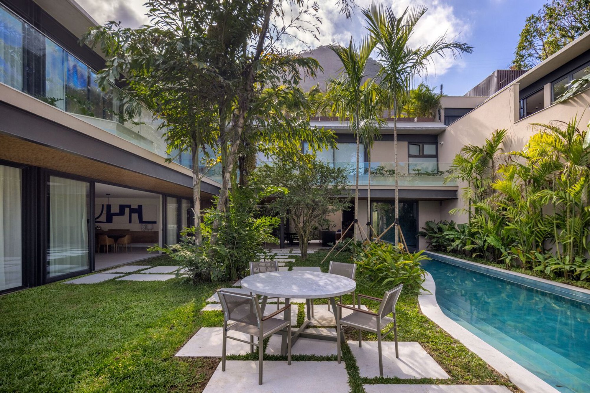 House Opy Ará 100: A Sustainable Architectural Masterpiece in Rio de Janeiro