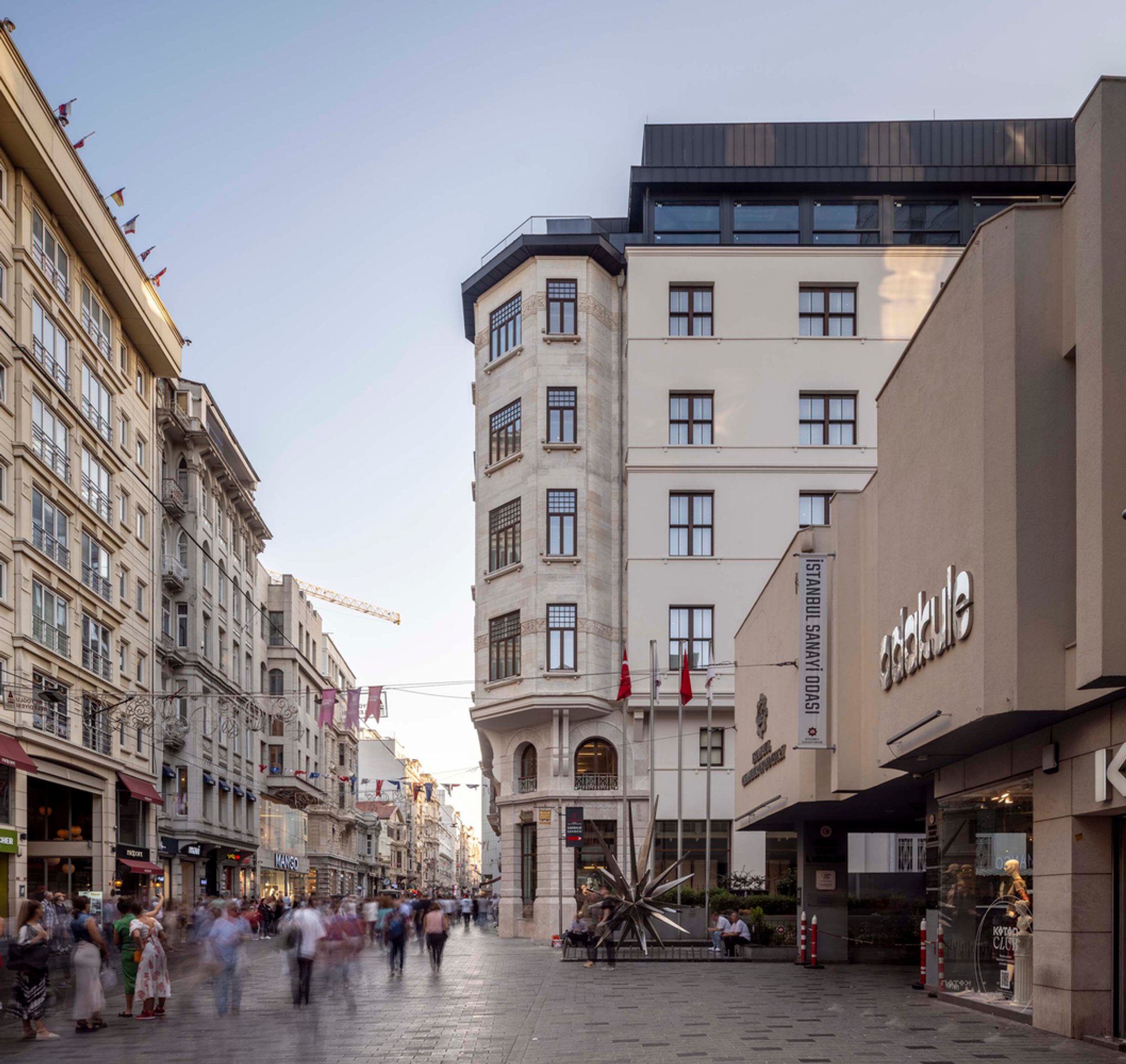 İşbank Painting and Sculpture Museum – A Harmonious Blend of History and Modernity