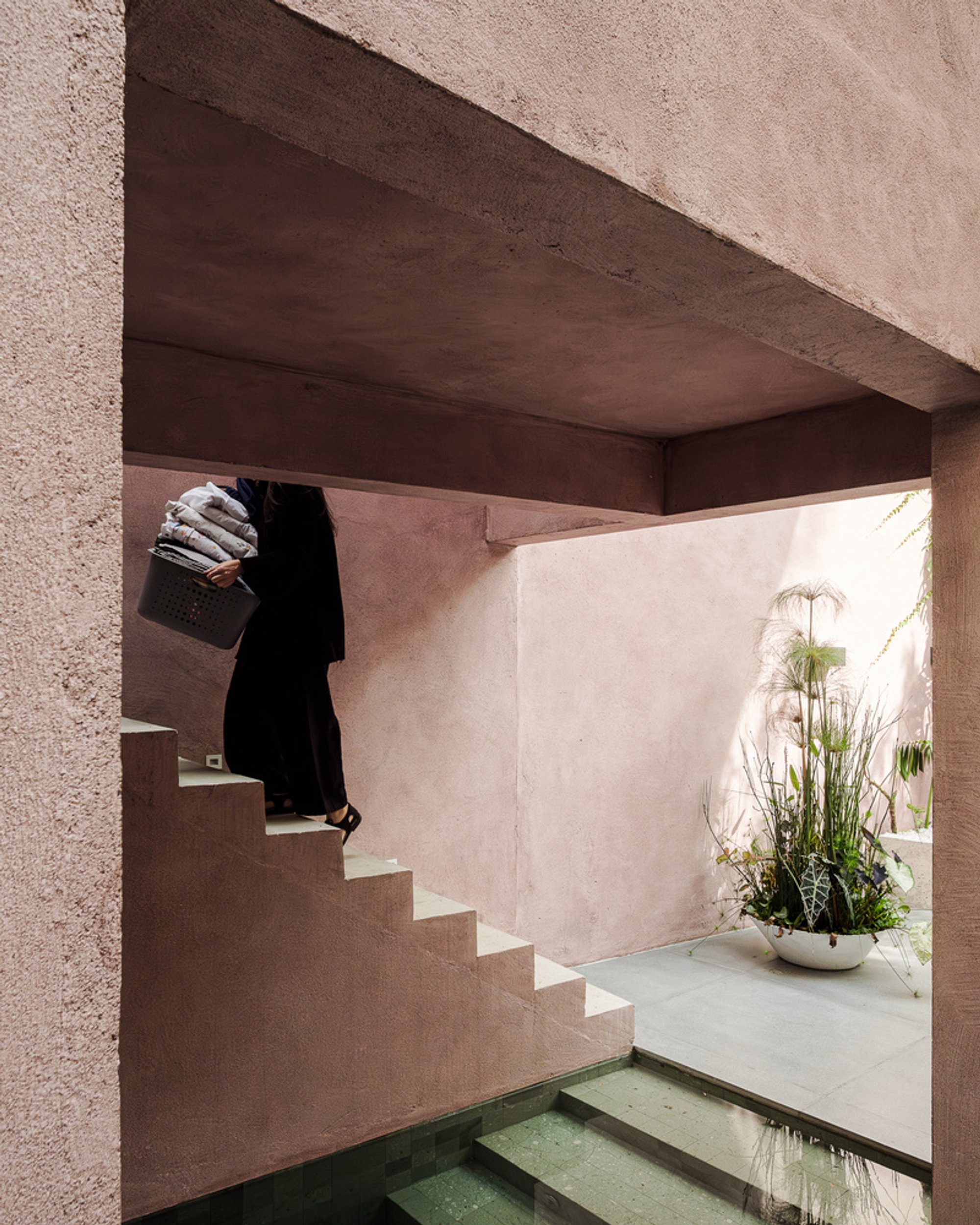 entre escalas Turns Two Merged Townhouses in São Paulo into a Pink Courtyard Home
