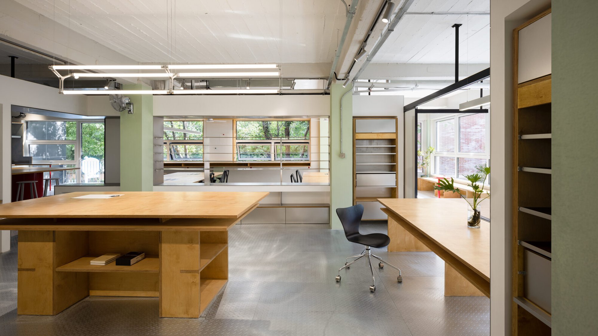 Open-Plan Office Design: Health & Beauty Office by Shang Interior Architects